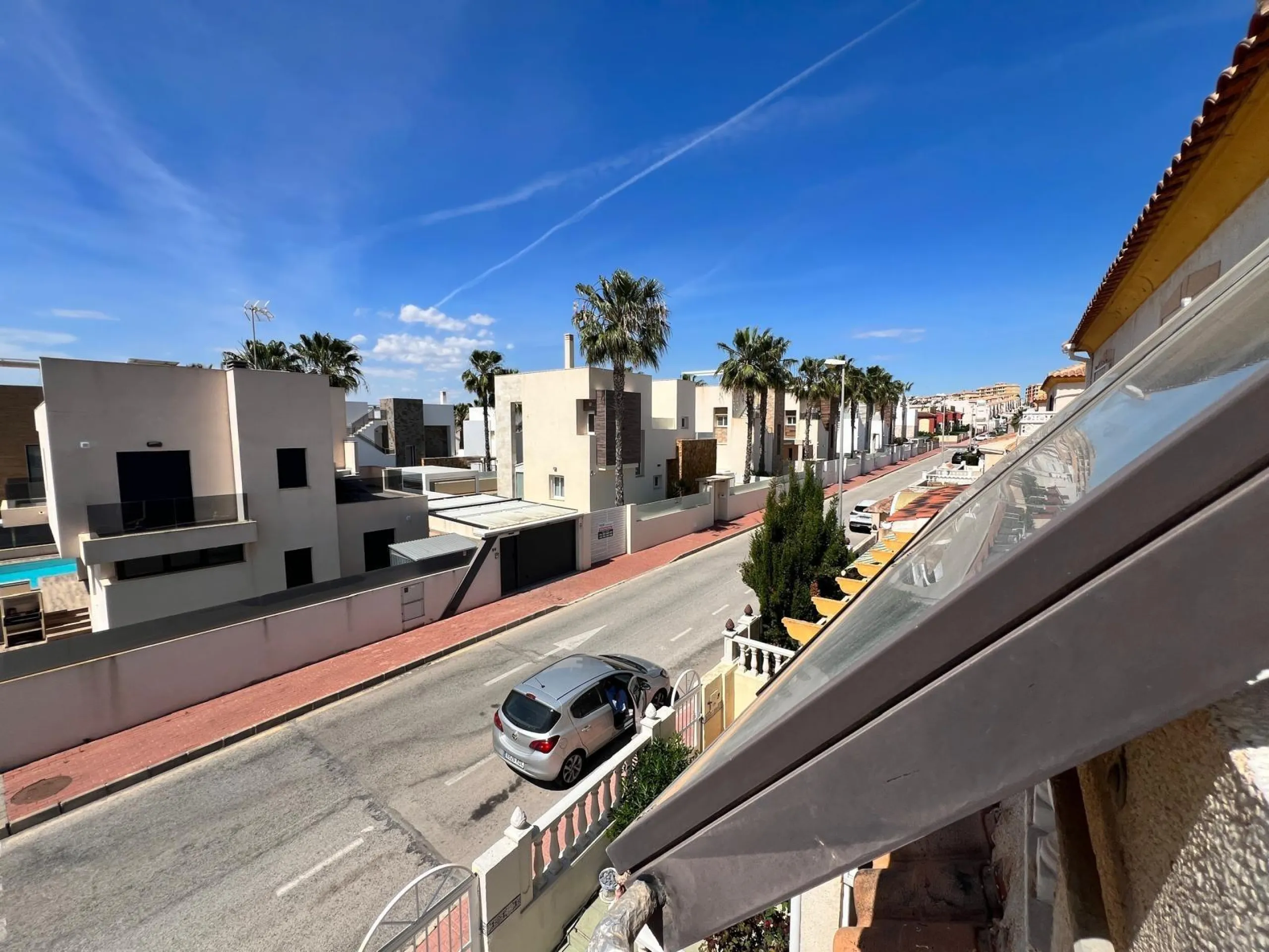 Amplio adosado en esquina en venta en Torre del Moro