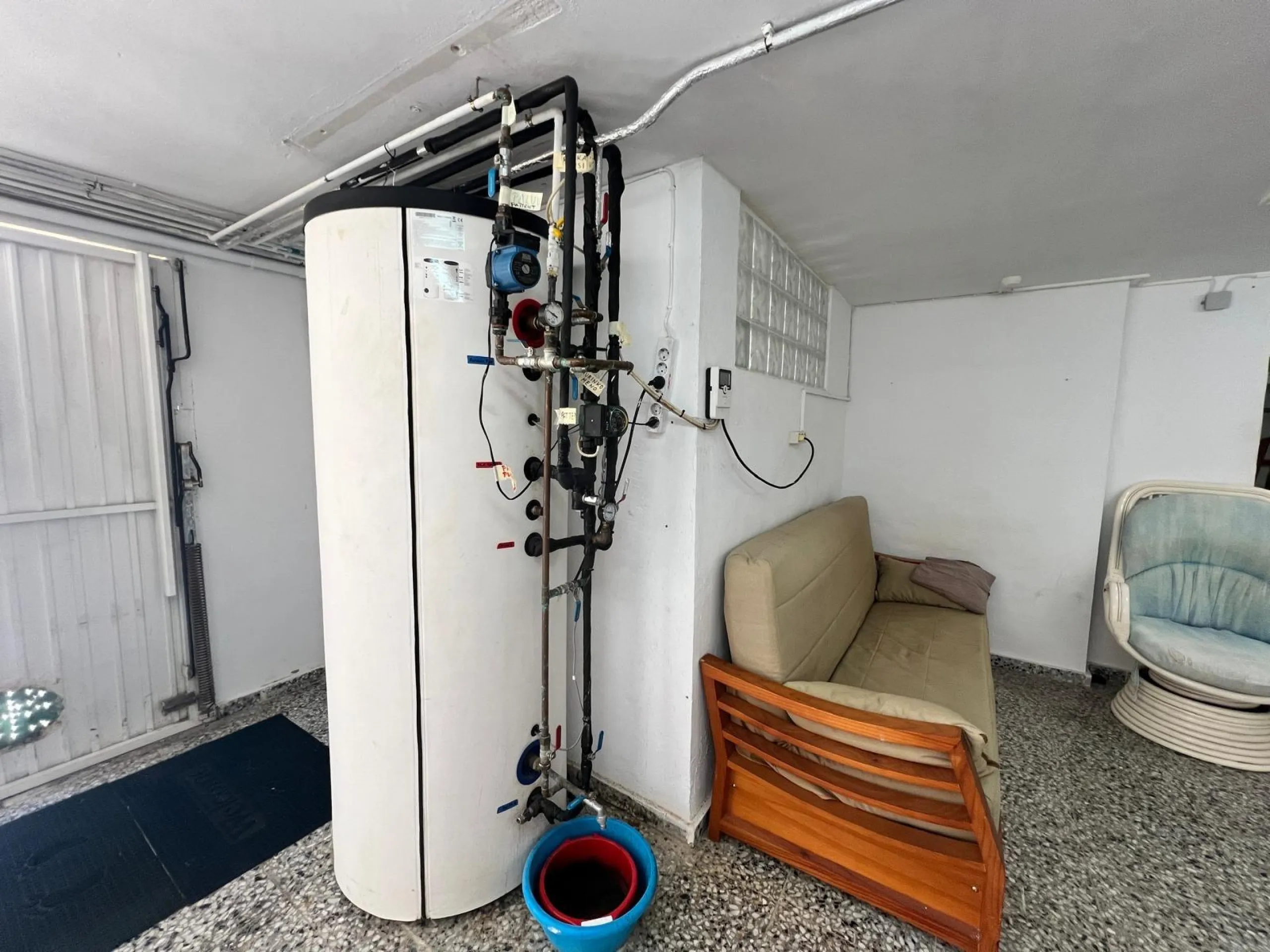 Amplio adosado en esquina en venta en Torre del Moro