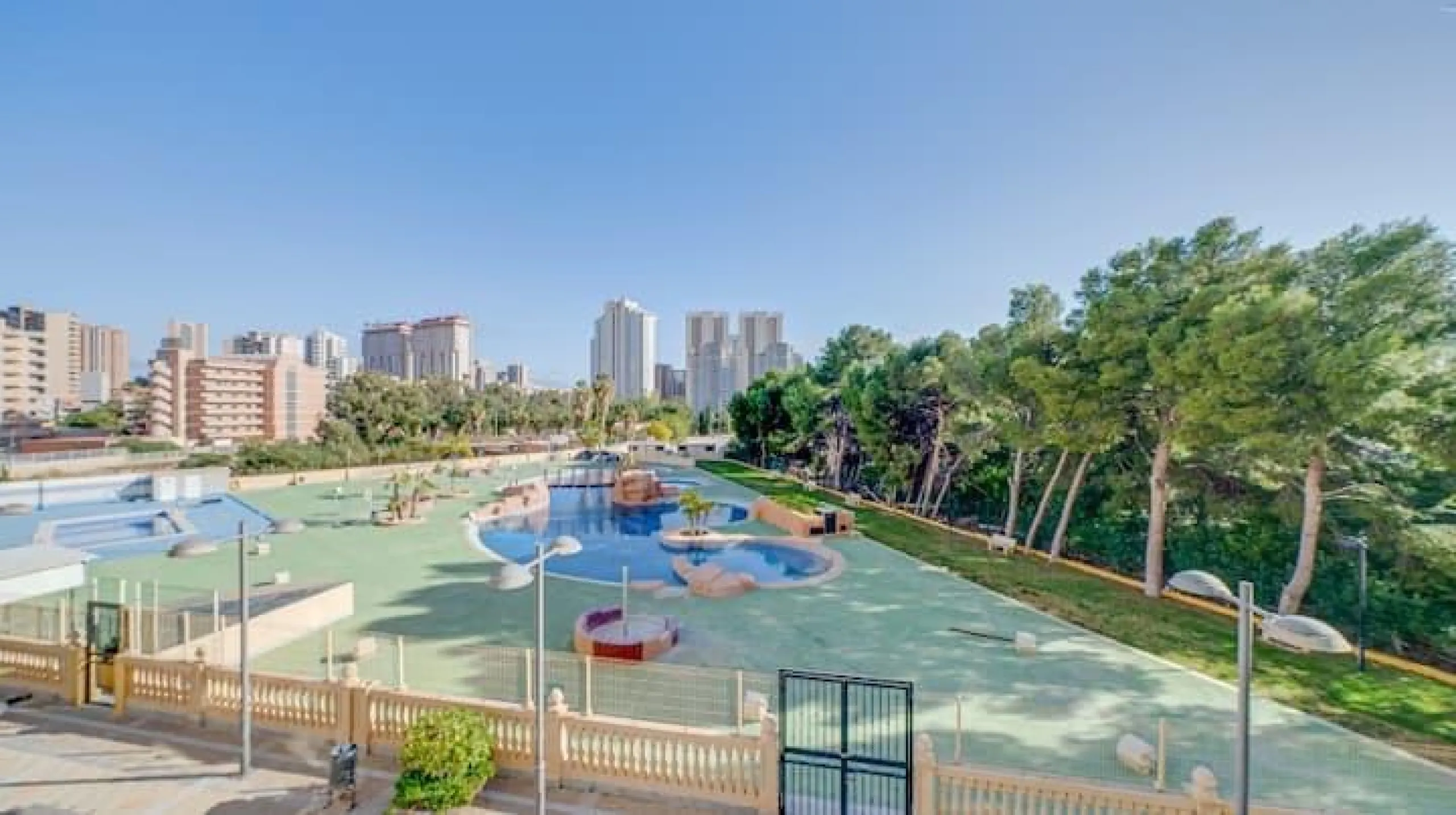 Opportunity in La Cala de Finestrat: Apartment in a Mediterranean Bay near Benidorm** 🏠✨
