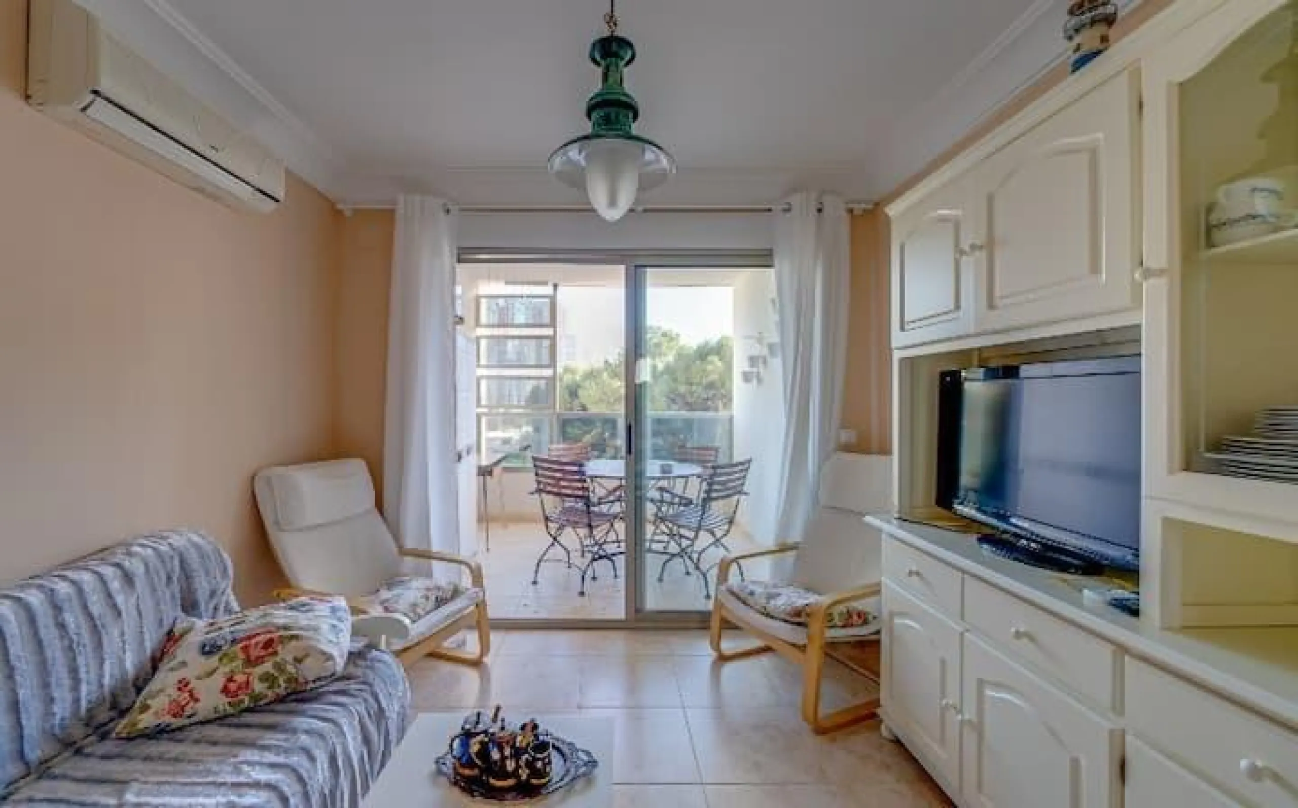 Opportunity in La Cala de Finestrat: Apartment in a Mediterranean Bay near Benidorm** 🏠✨
