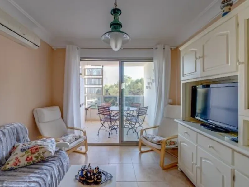 Opportunity in La Cala de Finestrat: Apartment in a Mediterranean Bay near Benidorm** 🏠✨