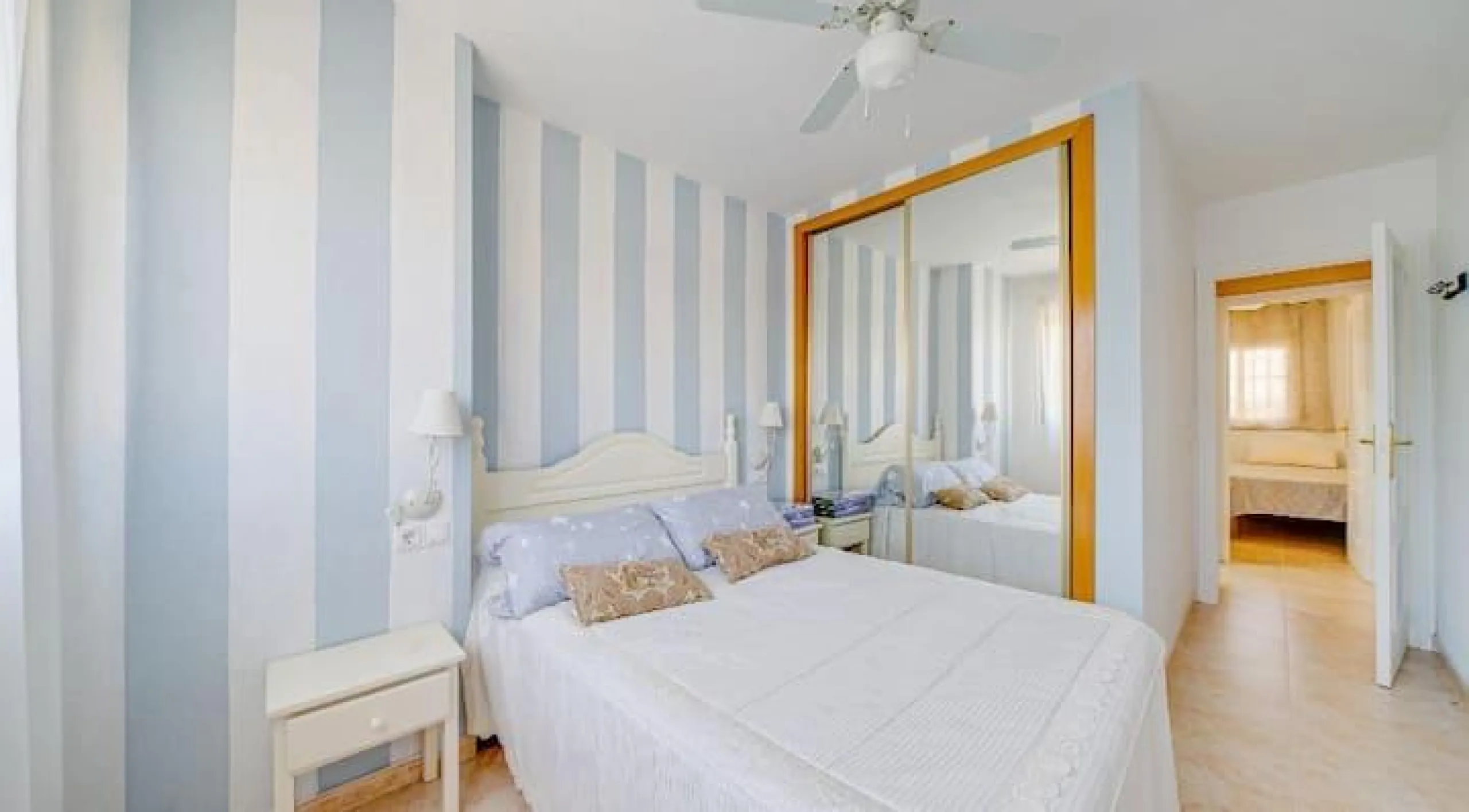 Opportunity in La Cala de Finestrat: Apartment in a Mediterranean Bay near Benidorm** 🏠✨