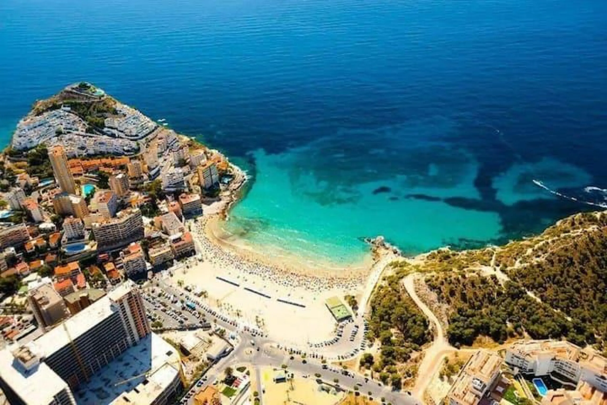 Opportunity in La Cala de Finestrat: Apartment in a Mediterranean Bay near Benidorm** 🏠✨