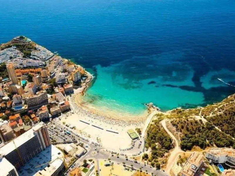 Opportunity in La Cala de Finestrat: Apartment in a Mediterranean Bay near Benidorm** 🏠✨