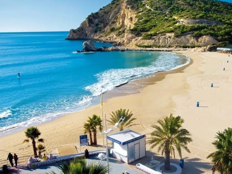 Opportunity in La Cala de Finestrat: Apartment in a Mediterranean Bay near Benidorm** 🏠✨