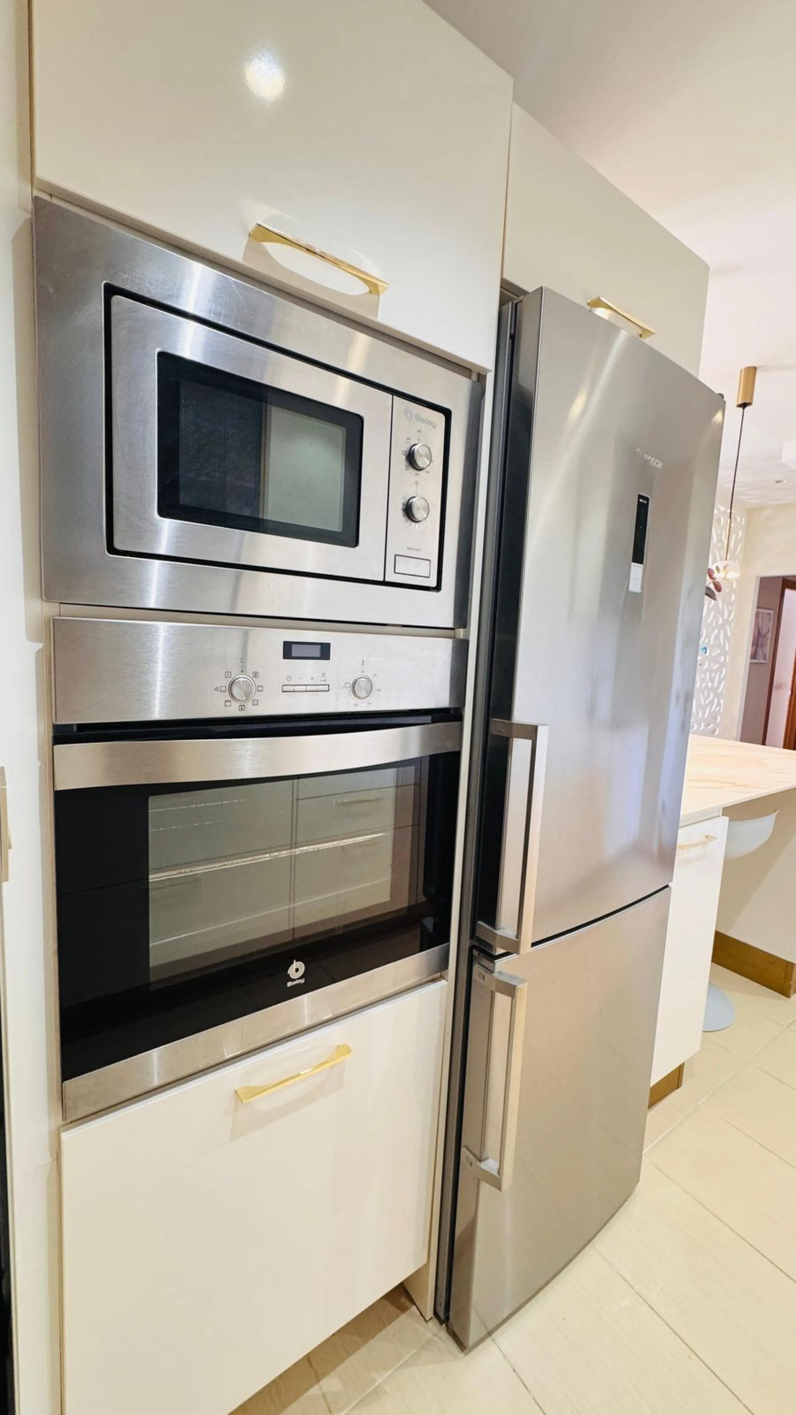 Vollständig renovierte 2-Zimmer-Wohnung mit großer 40-m²-Terrasse – Selwo, Estepona
