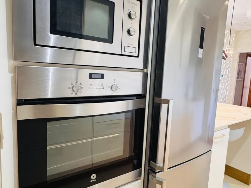 Vollständig renovierte 2-Zimmer-Wohnung mit großer 40-m²-Terrasse – Selwo, Estepona