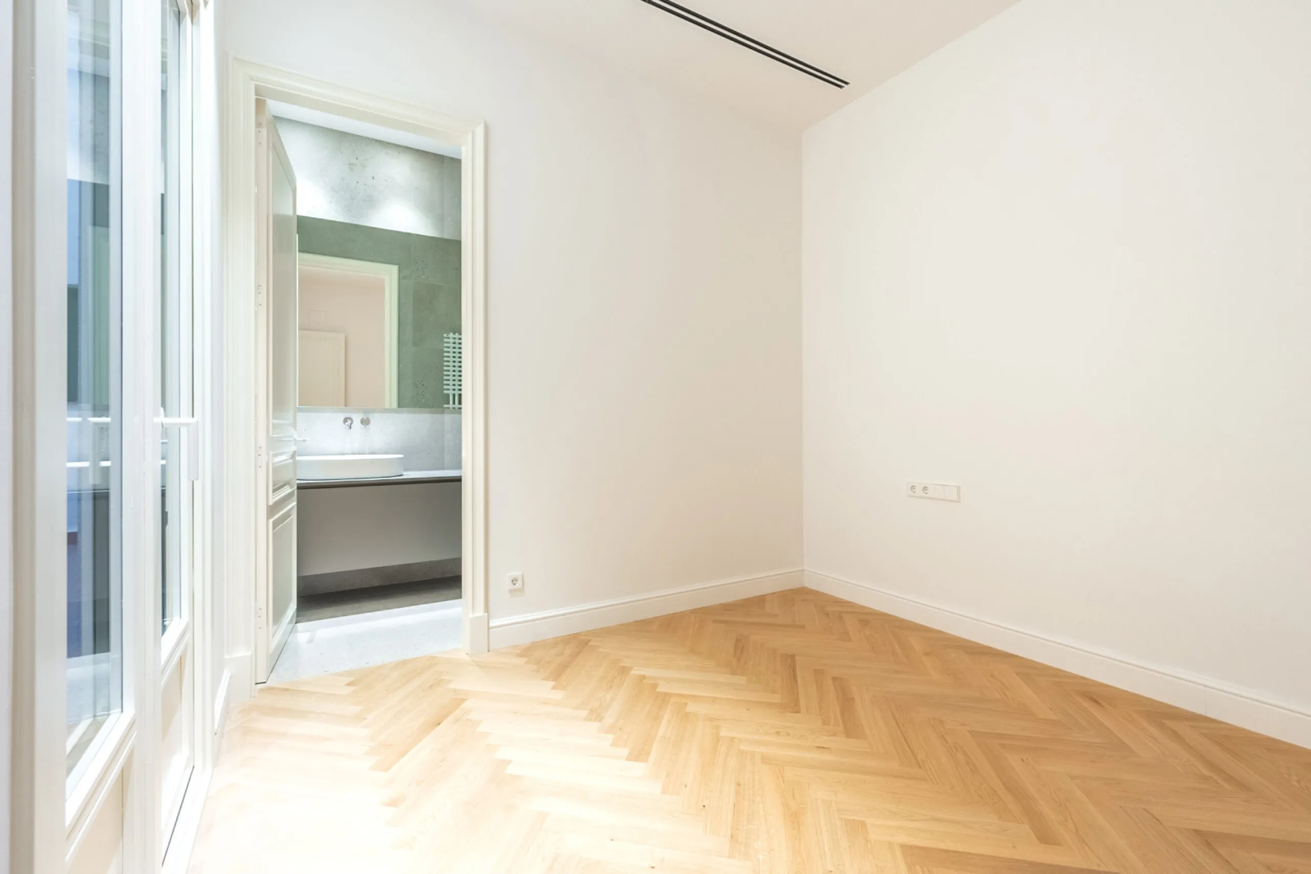 High-End Apartment in Barcelona’s Historic Center, Steps from Las Ramblas