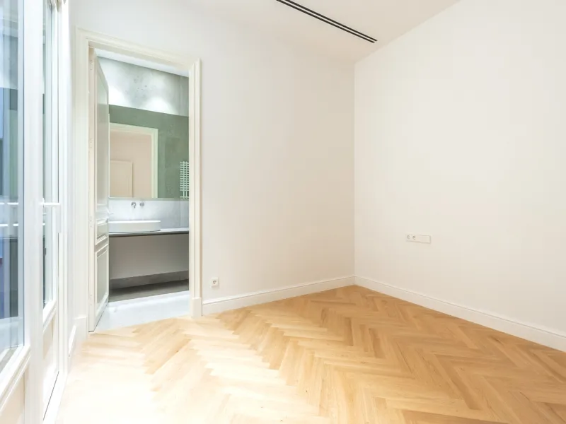 High-End Apartment in Barcelona’s Historic Center, Steps from Las Ramblas
