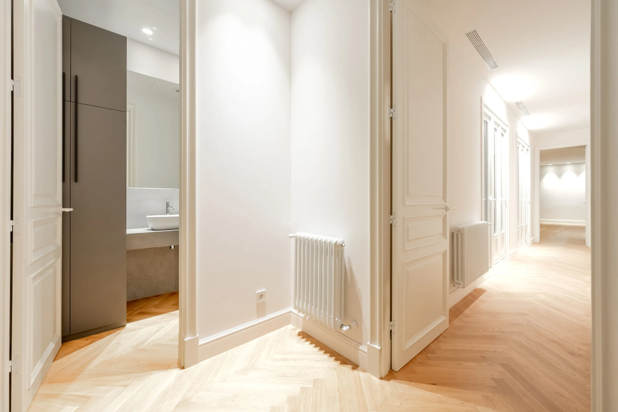 High-End Apartment in Barcelona’s Historic Center, Steps from Las Ramblas