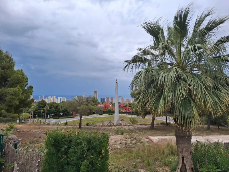 🌿🌊 Apartamento de esquina con gran jardín y vistas al mar en Sierra Cortina 🌊🌿
