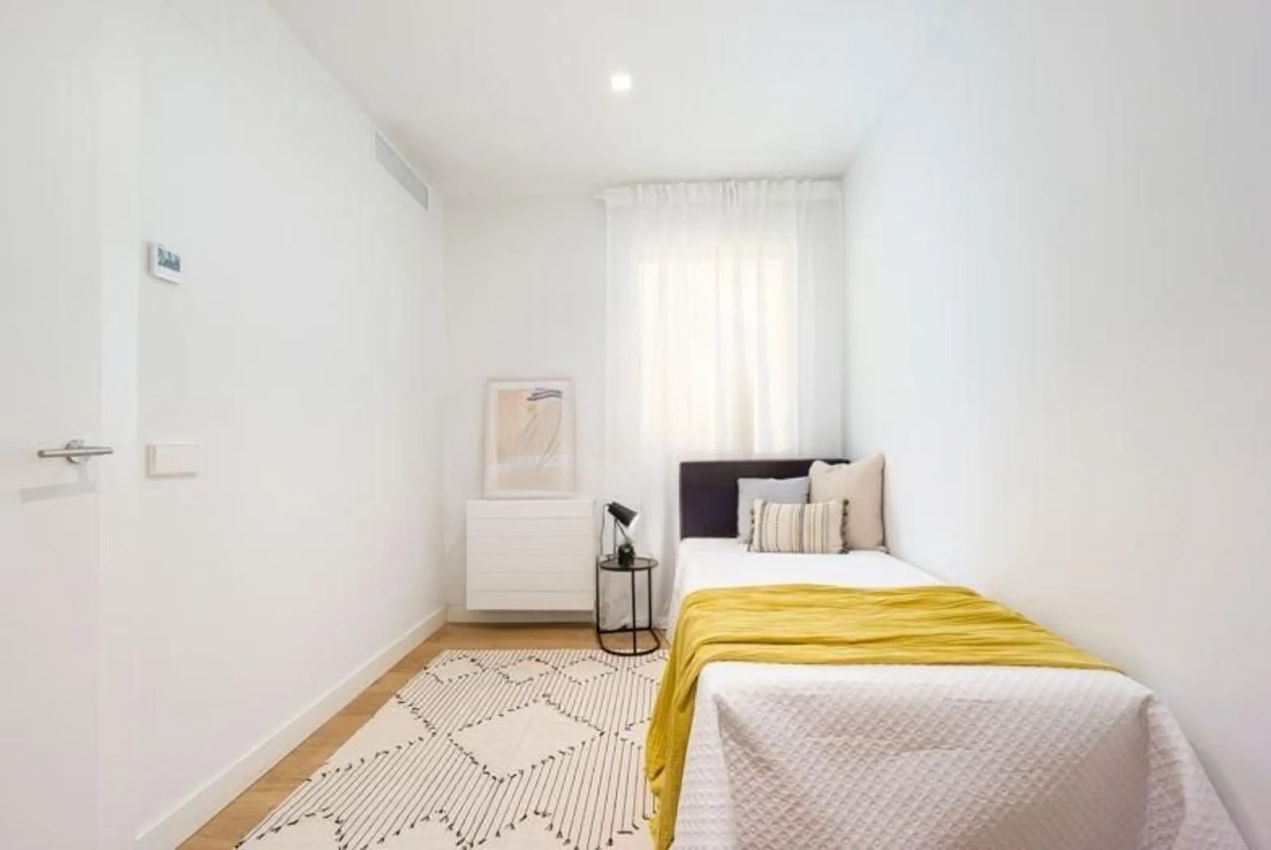 Piso de lujo con diseño sofisticado en la calle Casanova, Barcelona