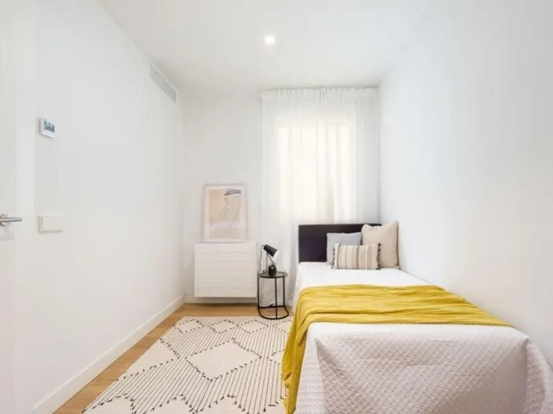 Piso de lujo con diseño sofisticado en la calle Casanova, Barcelona