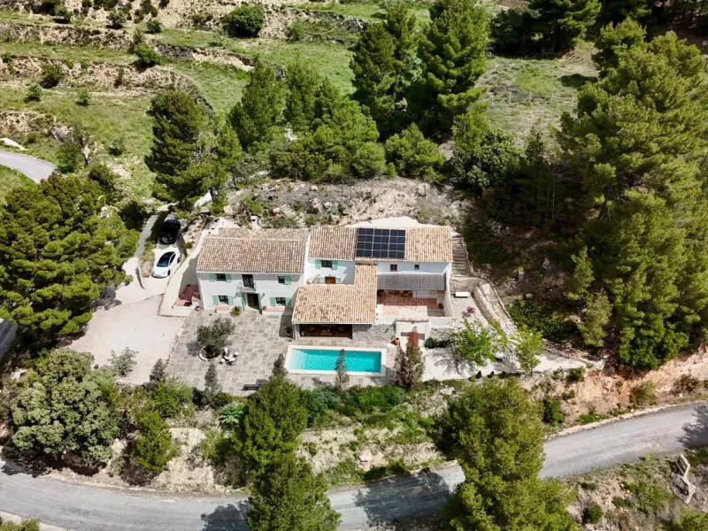 🌿 Finca de ensueño con 65.000 m² de naturaleza privada