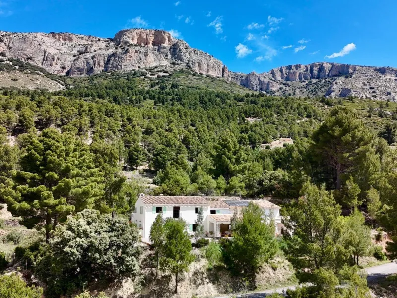 🌿 Finca de ensueño con 65.000 m² de naturaleza privada
