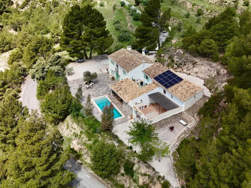 🌿 Finca de ensueño con 65.000 m² de naturaleza privada