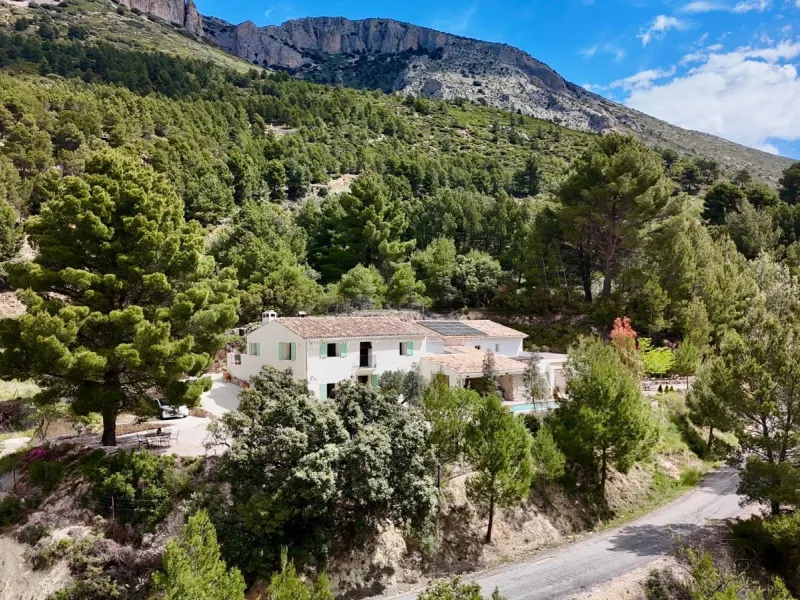 🌿 Finca de ensueño con 65.000 m² de naturaleza privada