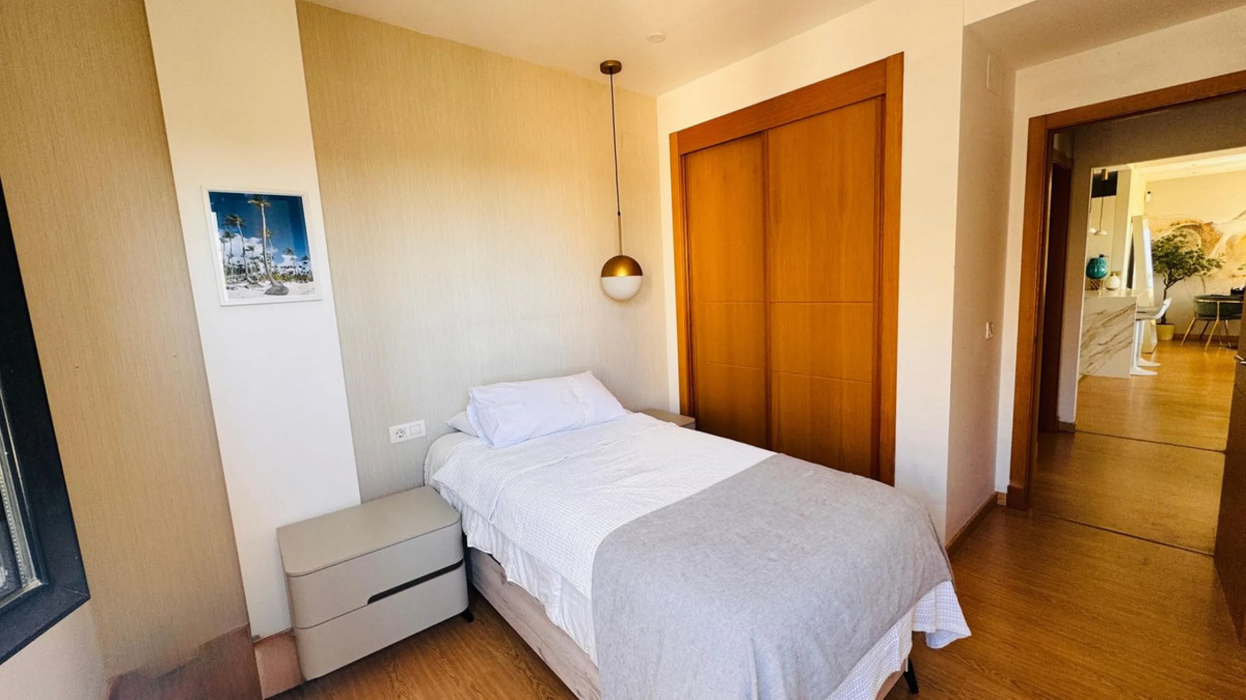 Vollständig renovierte 2-Zimmer-Wohnung mit großer 40-m²-Terrasse – Selwo, Estepona