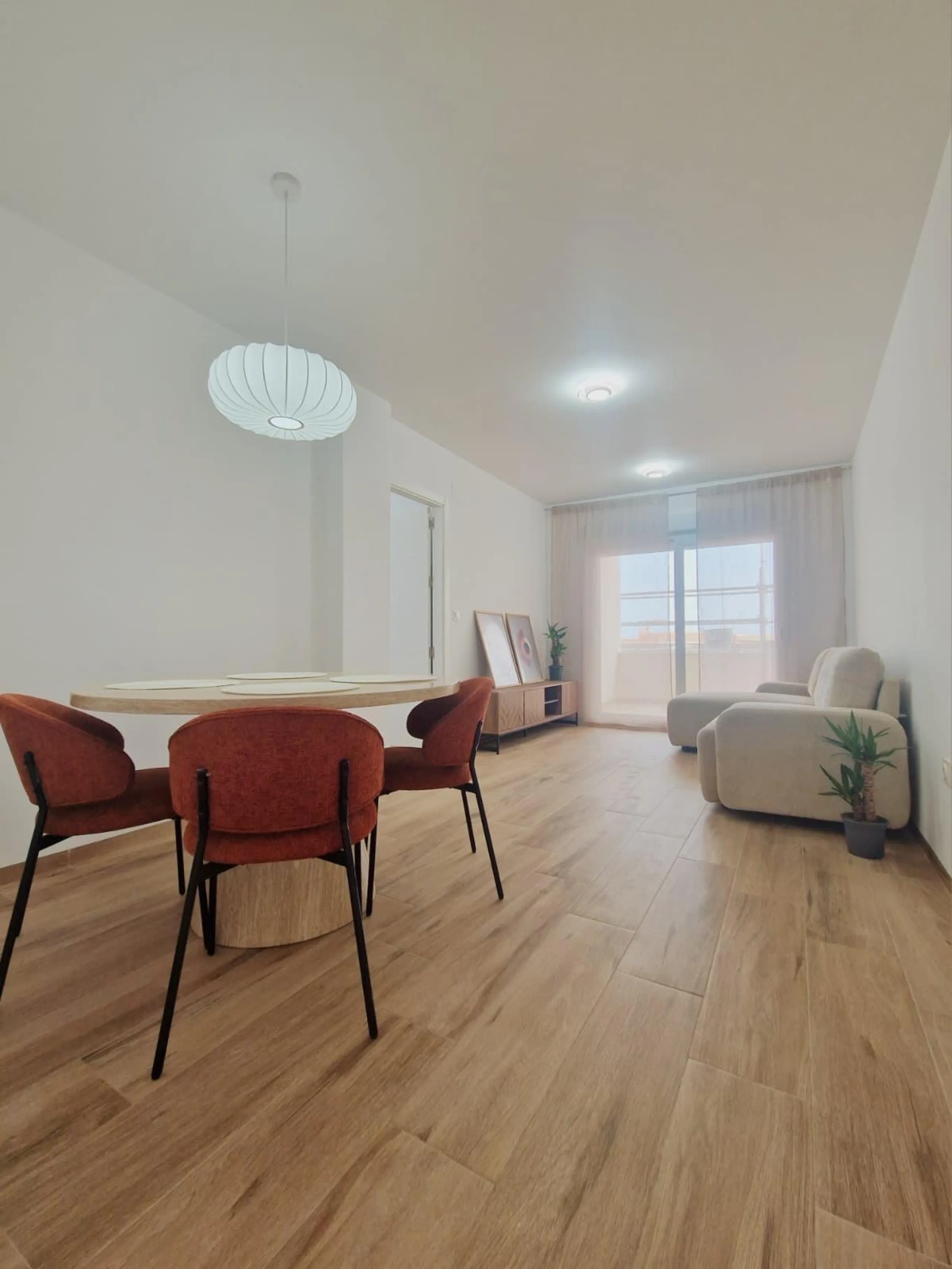 RENOVADO EDIFICIO EN SAN FULGENCIO CON APARTAMENTOS DE 1 DORM. 2 DORM. 3 DORM. DE 52 M2 A 93 M2. CON PISCINA COMUN.