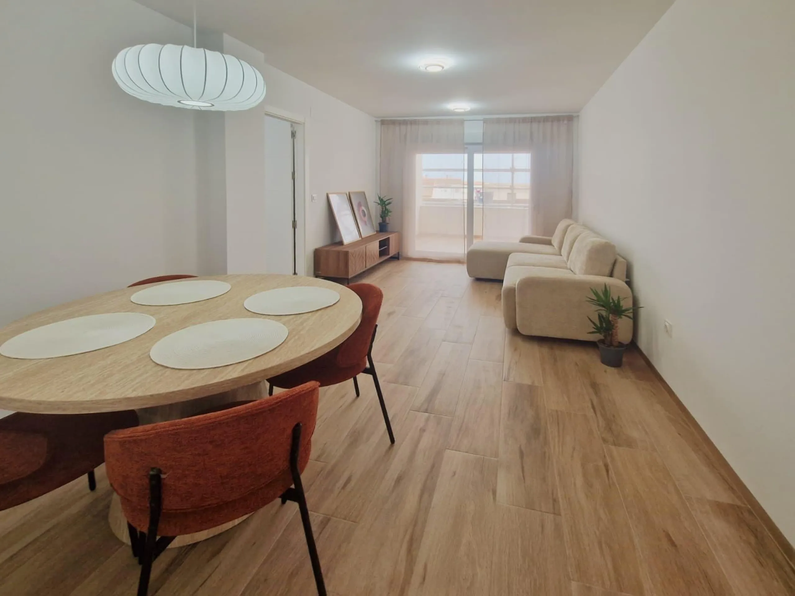 RENOVADO EDIFICIO EN SAN FULGENCIO CON APARTAMENTOS DE 1 DORM. 2 DORM. 3 DORM. DE 52 M2 A 93 M2. CON PISCINA COMUN.