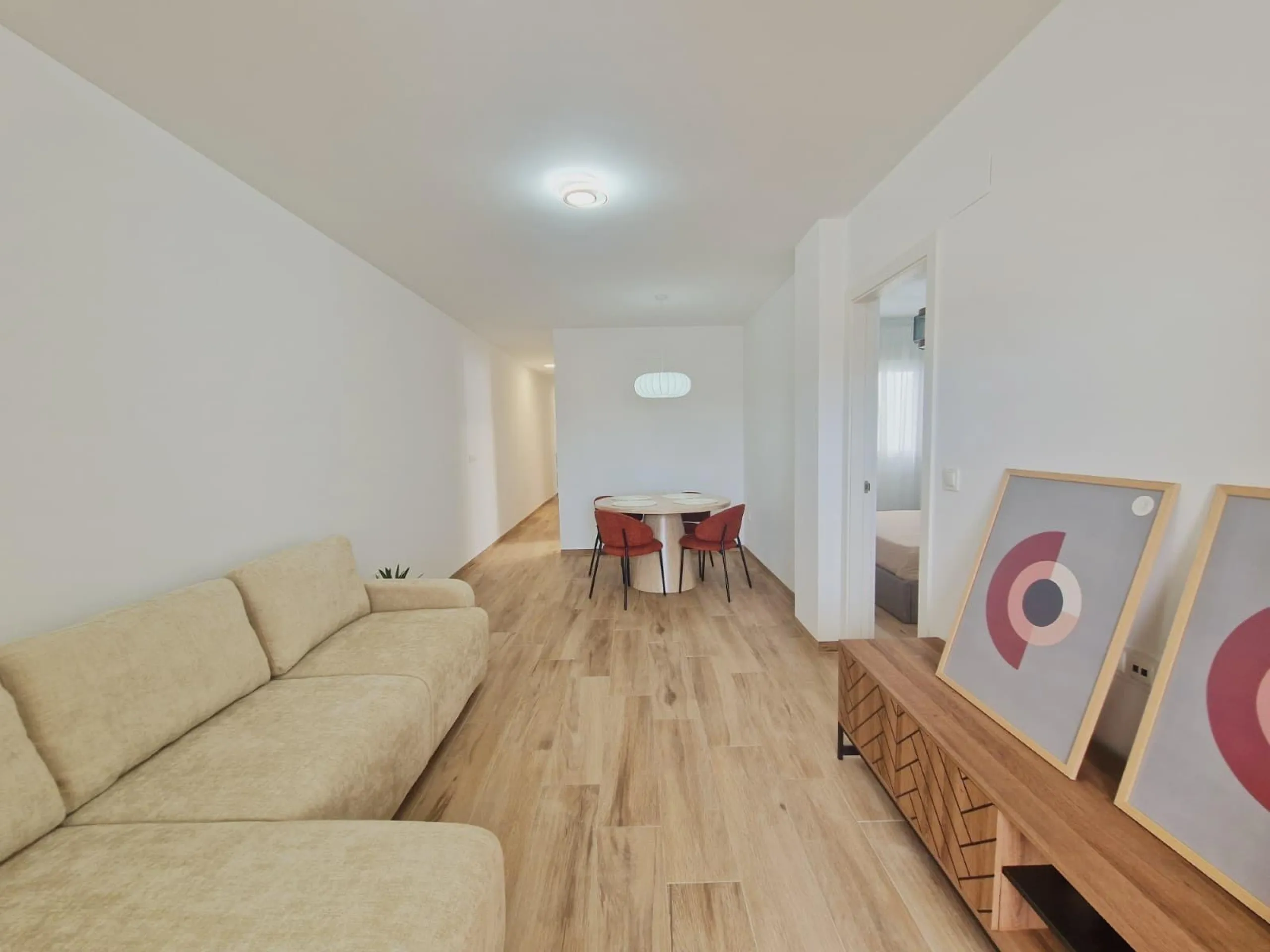 RENOVADO EDIFICIO EN SAN FULGENCIO CON APARTAMENTOS DE 1 DORM. 2 DORM. 3 DORM. DE 52 M2 A 93 M2. CON PISCINA COMUN.