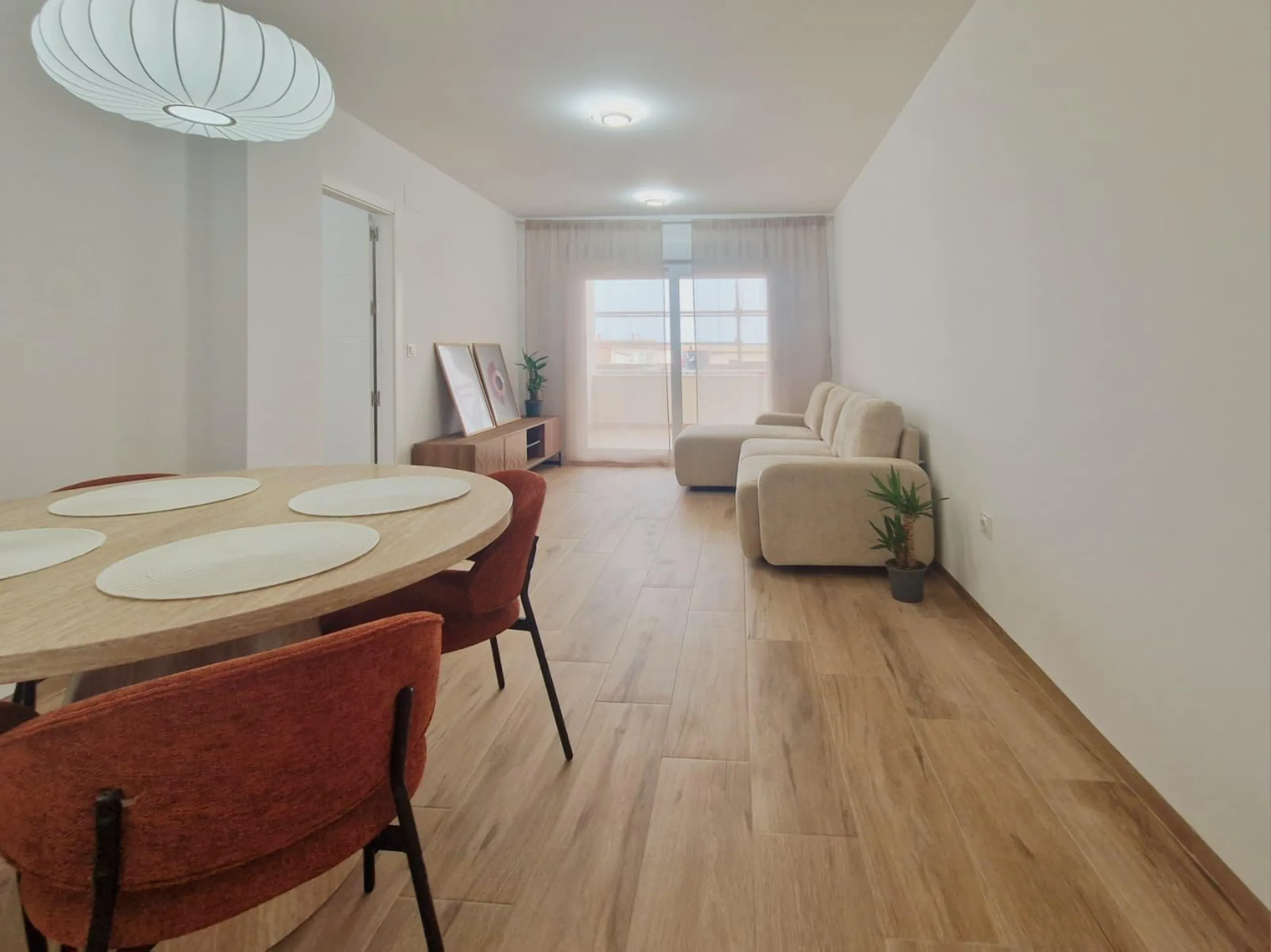 RENOVADO EDIFICIO EN SAN FULGENCIO CON APARTAMENTOS DE 1 DORM. 2 DORM. 3 DORM. DE 52 M2 A 93 M2. CON PISCINA COMUN.