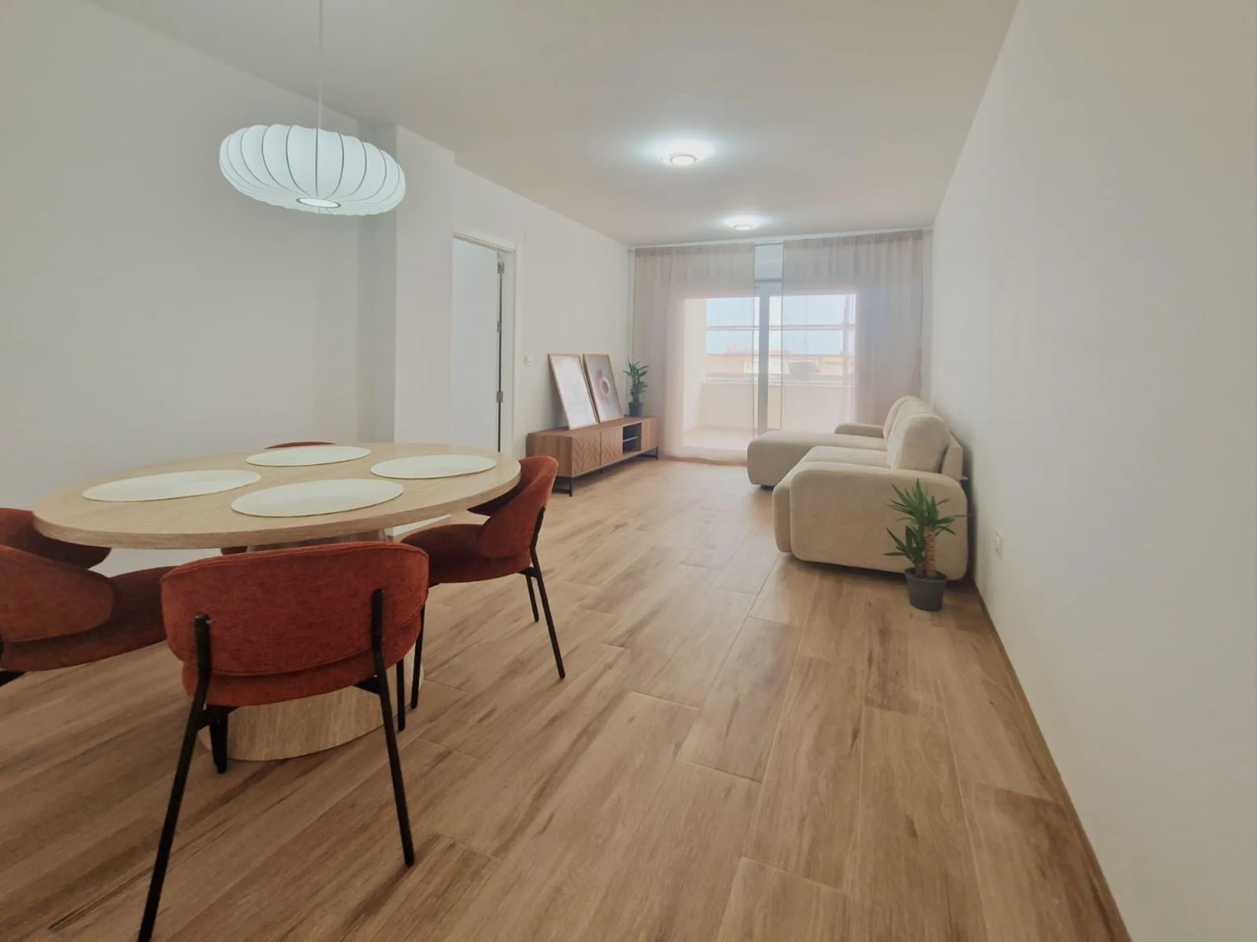 RENOVADO EDIFICIO EN SAN FULGENCIO CON APARTAMENTOS DE 1 DORM. 2 DORM. 3 DORM. DE 52 M2 A 93 M2. CON PISCINA COMUN.