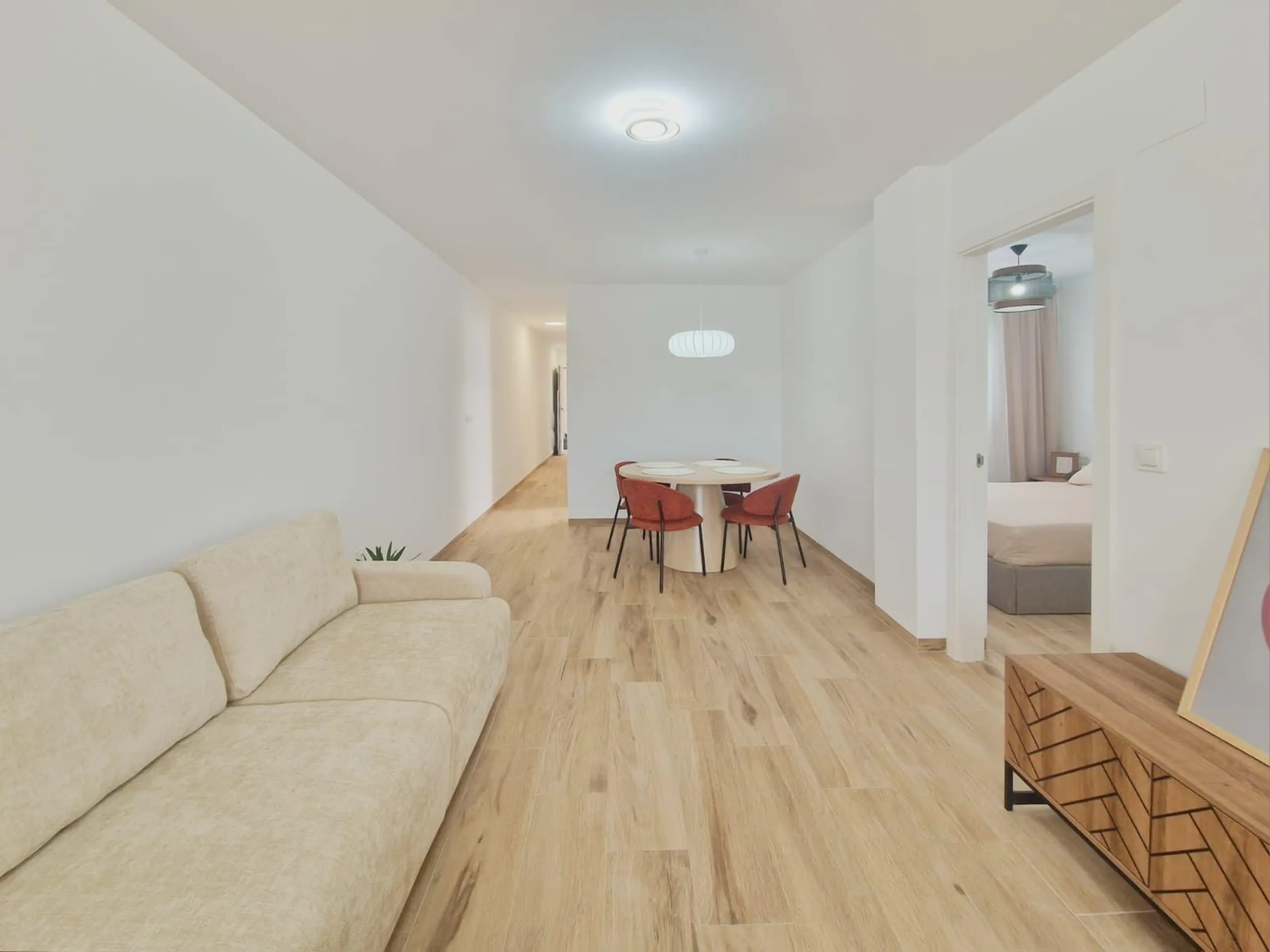 RENOVADO EDIFICIO EN SAN FULGENCIO CON APARTAMENTOS DE 1 DORM. 2 DORM. 3 DORM. DE 52 M2 A 93 M2. CON PISCINA COMUN.