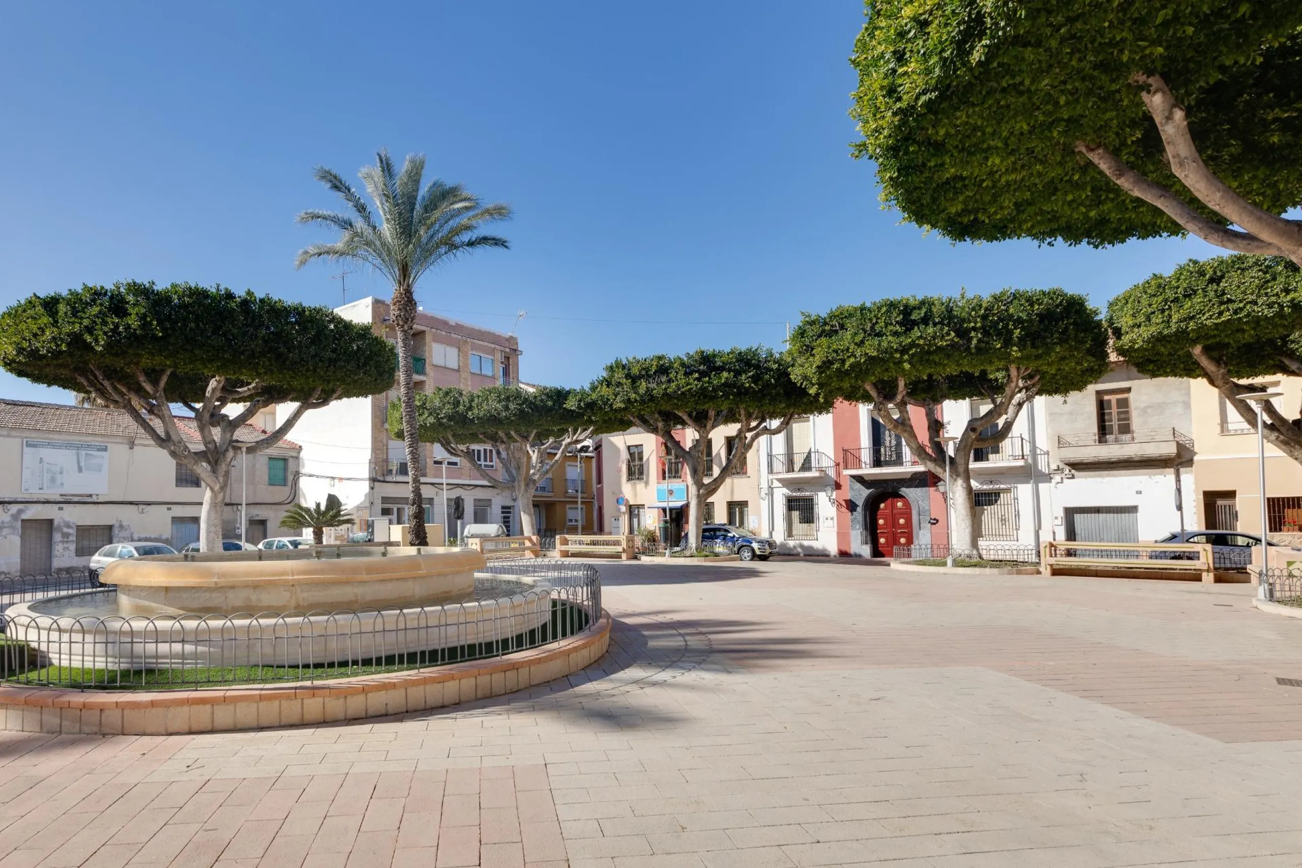 RENOVADO EDIFICIO EN SAN FULGENCIO CON APARTAMENTOS DE 1 DORM. 2 DORM. 3 DORM. DE 52 M2 A 93 M2. CON PISCINA COMUN.