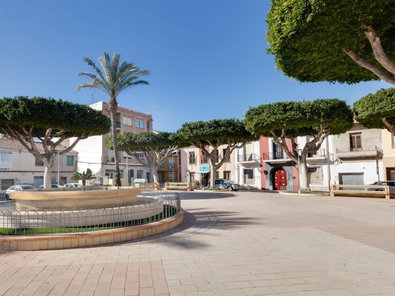 RENOVADO EDIFICIO EN SAN FULGENCIO CON APARTAMENTOS DE 1 DORM. 2 DORM. 3 DORM. DE 52 M2 A 93 M2. CON PISCINA COMUN.