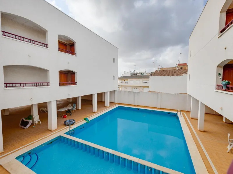 RENOVADO EDIFICIO EN SAN FULGENCIO CON APARTAMENTOS DE 1 DORM. 2 DORM. 3 DORM. DE 52 M2 A 93 M2. CON PISCINA COMUN.