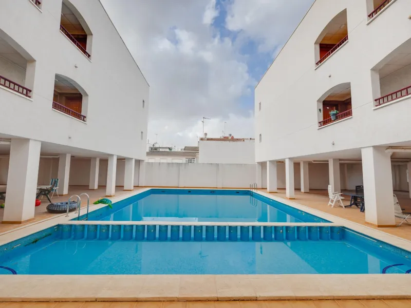 RENOVADO EDIFICIO EN SAN FULGENCIO CON APARTAMENTOS DE 1 DORM. 2 DORM. 3 DORM. DE 52 M2 A 93 M2. CON PISCINA COMUN.