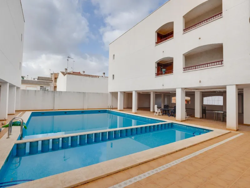 RENOVADO EDIFICIO EN SAN FULGENCIO CON APARTAMENTOS DE 1 DORM. 2 DORM. 3 DORM. DE 52 M2 A 93 M2. CON PISCINA COMUN.