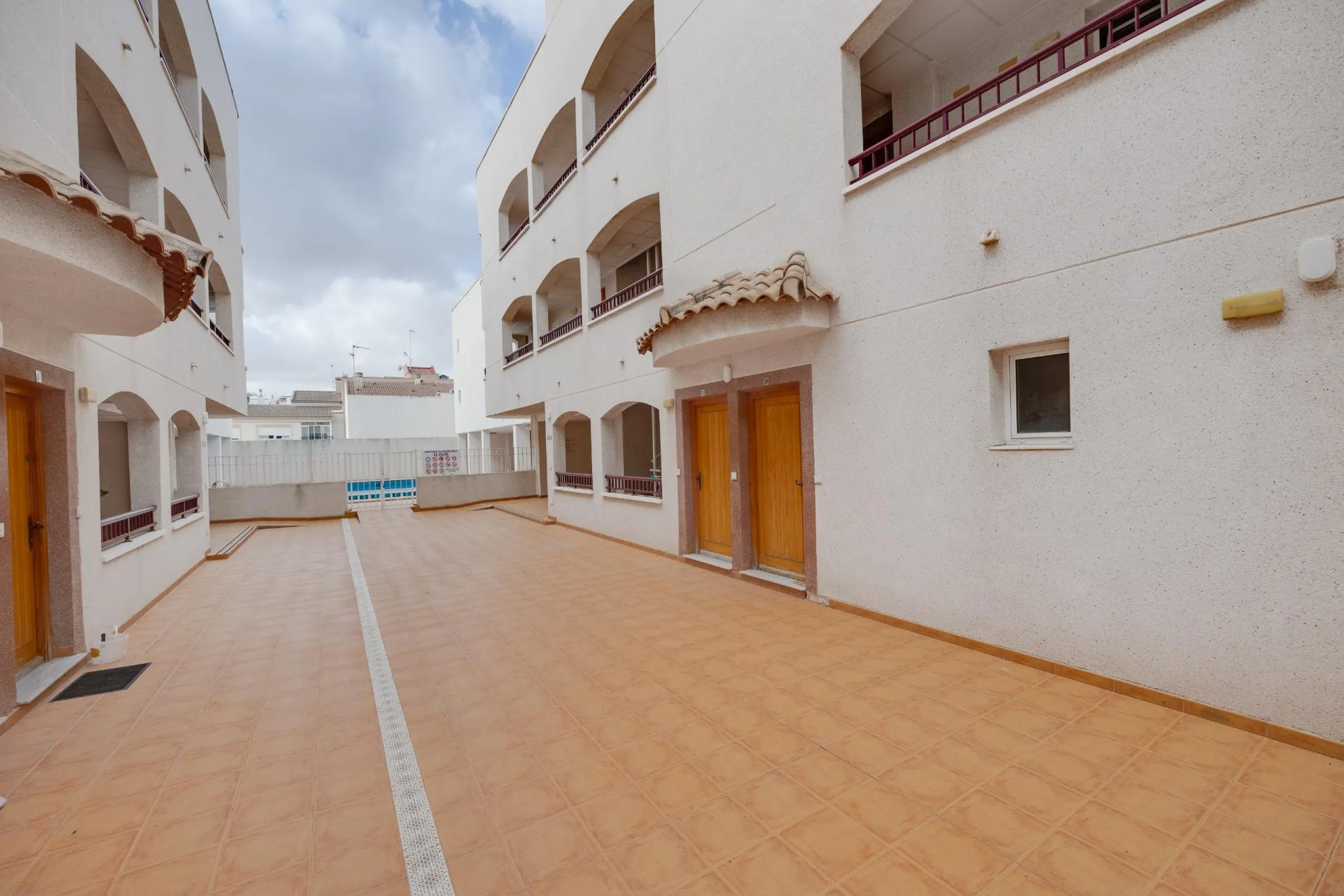 RENOVADO EDIFICIO EN SAN FULGENCIO CON APARTAMENTOS DE 1 DORM. 2 DORM. 3 DORM. DE 52 M2 A 93 M2. CON PISCINA COMUN.