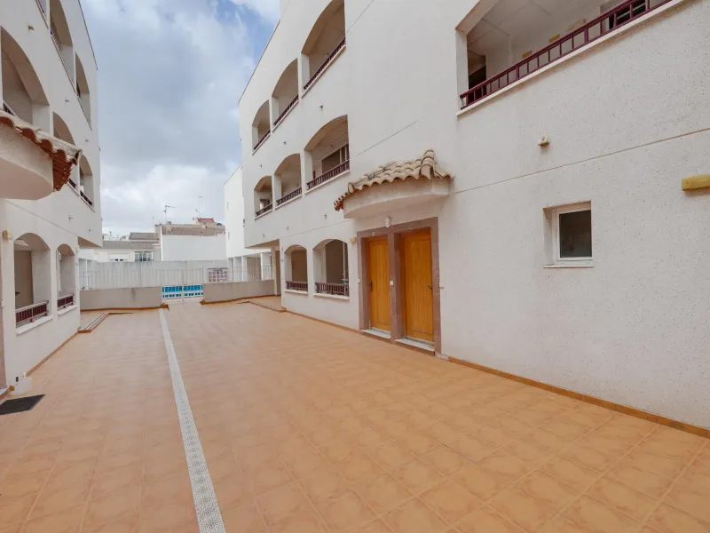 RENOVADO EDIFICIO EN SAN FULGENCIO CON APARTAMENTOS DE 1 DORM. 2 DORM. 3 DORM. DE 52 M2 A 93 M2. CON PISCINA COMUN.