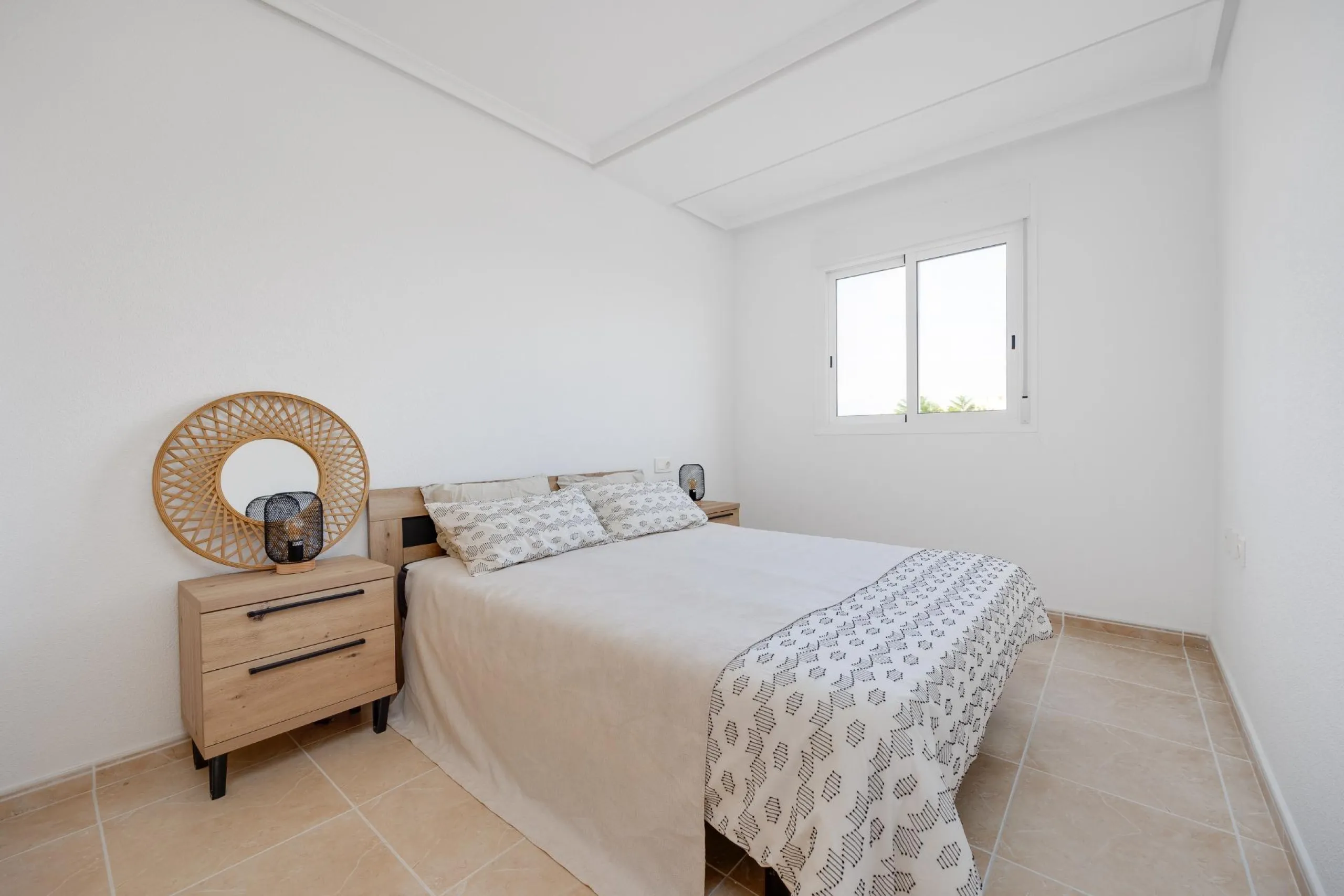 RENOVADO EDIFICIO EN SAN FULGENCIO CON APARTAMENTOS DE 1 DORM. 2 DORM. 3 DORM. DE 52 M2 A 93 M2. CON PISCINA COMUN.