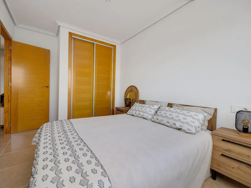 RENOVADO EDIFICIO EN SAN FULGENCIO CON APARTAMENTOS DE 1 DORM. 2 DORM. 3 DORM. DE 52 M2 A 93 M2. CON PISCINA COMUN.