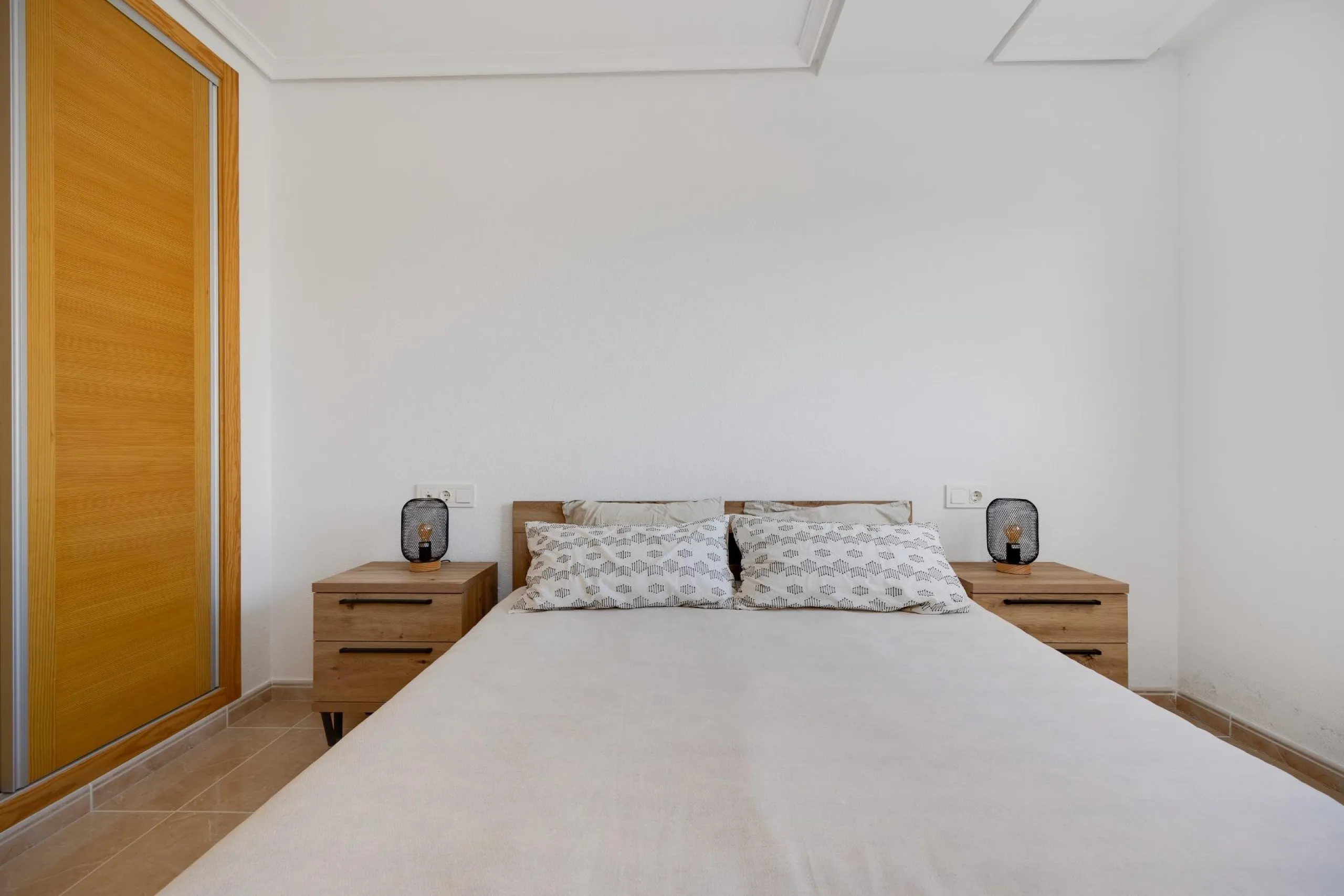 RENOVADO EDIFICIO EN SAN FULGENCIO CON APARTAMENTOS DE 1 DORM. 2 DORM. 3 DORM. DE 52 M2 A 93 M2. CON PISCINA COMUN.
