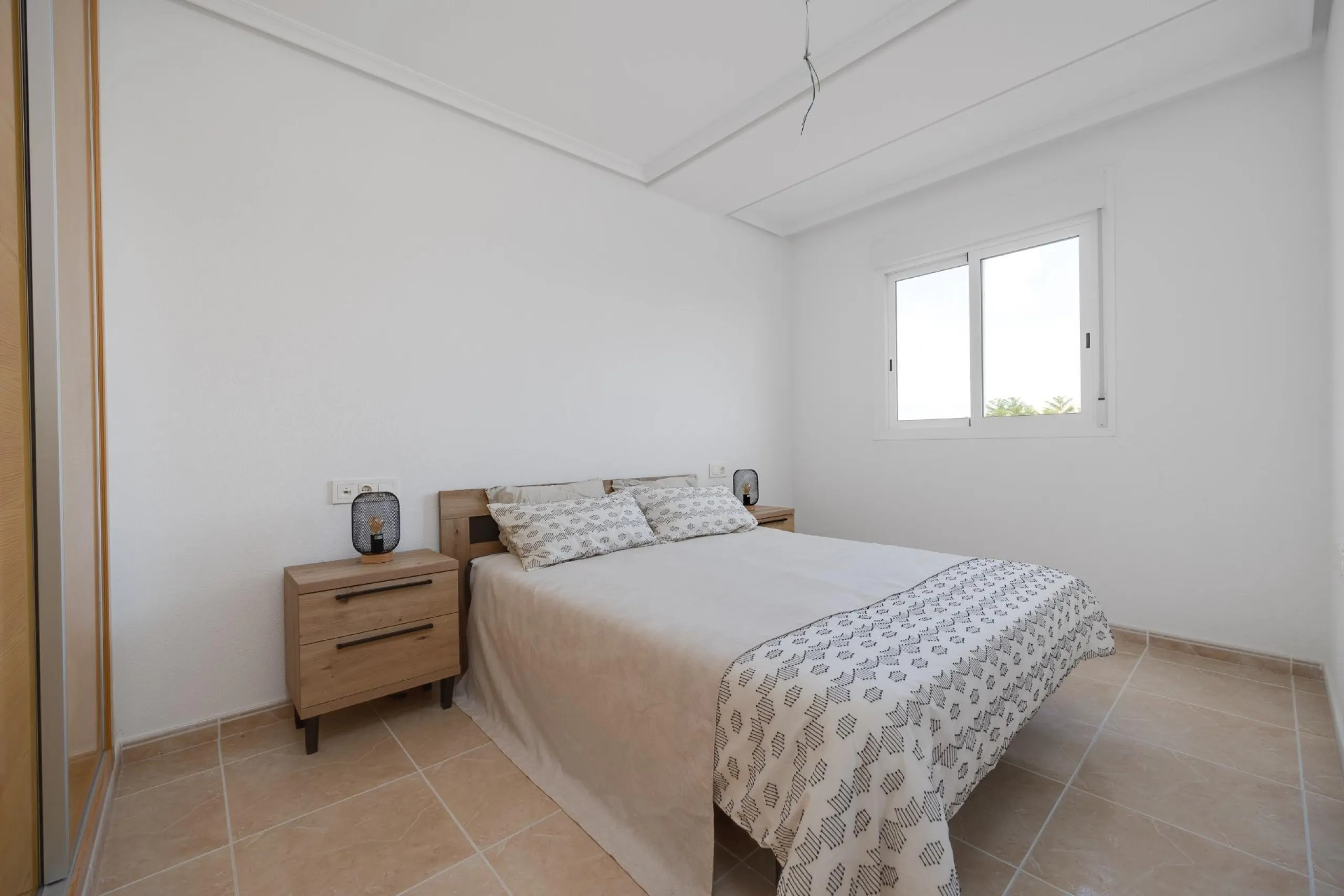 RENOVADO EDIFICIO EN SAN FULGENCIO CON APARTAMENTOS DE 1 DORM. 2 DORM. 3 DORM. DE 52 M2 A 93 M2. CON PISCINA COMUN.