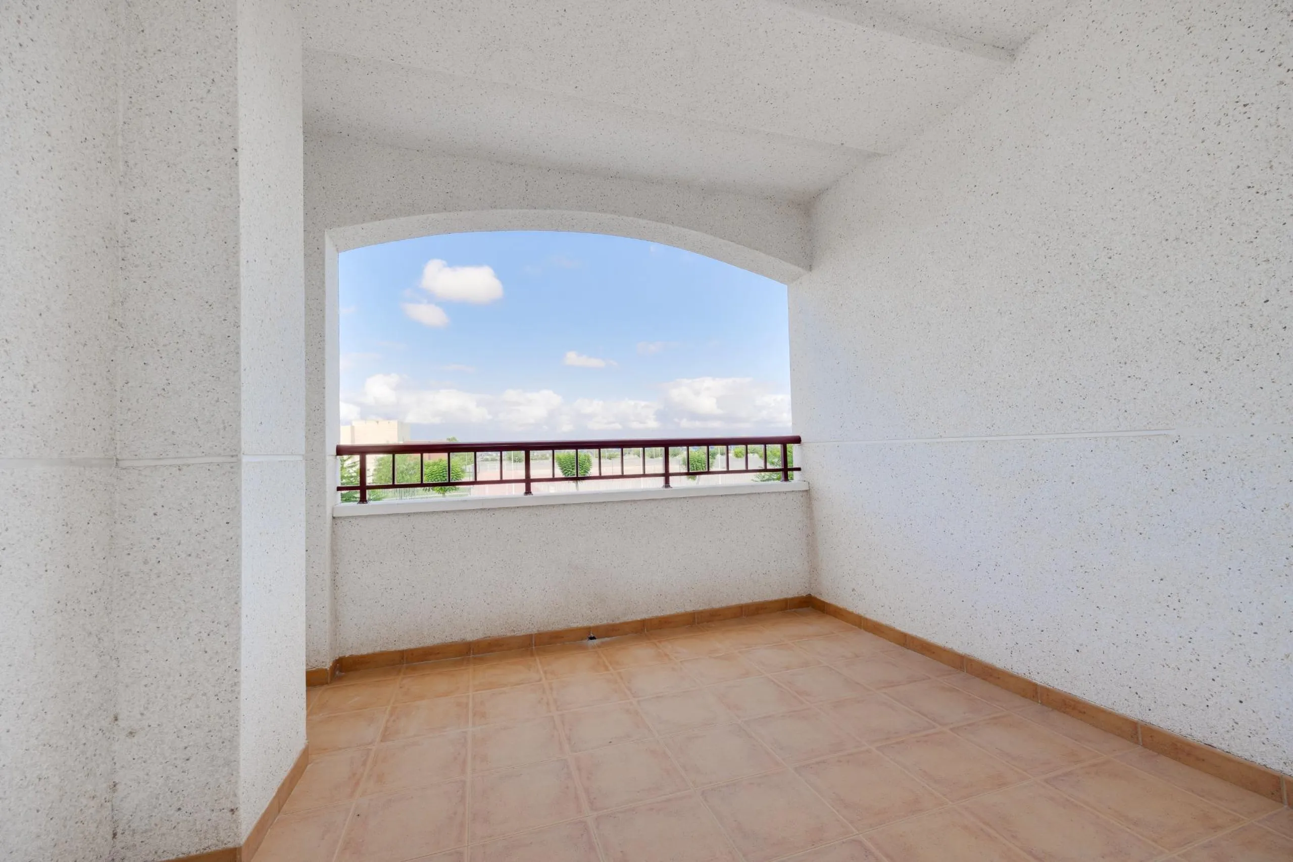 RENOVADO EDIFICIO EN SAN FULGENCIO CON APARTAMENTOS DE 1 DORM. 2 DORM. 3 DORM. DE 52 M2 A 93 M2. CON PISCINA COMUN.