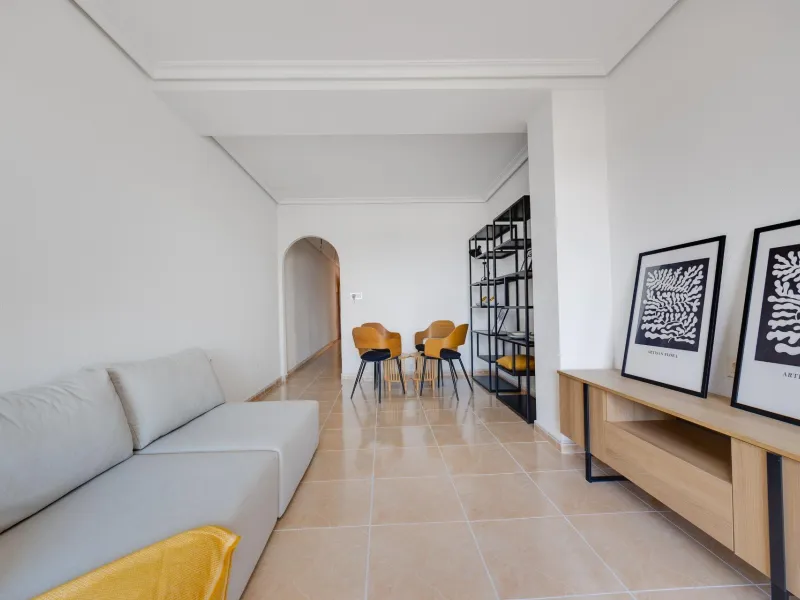 RENOVADO EDIFICIO EN SAN FULGENCIO CON APARTAMENTOS DE 1 DORM. 2 DORM. 3 DORM. DE 52 M2 A 93 M2. CON PISCINA COMUN.