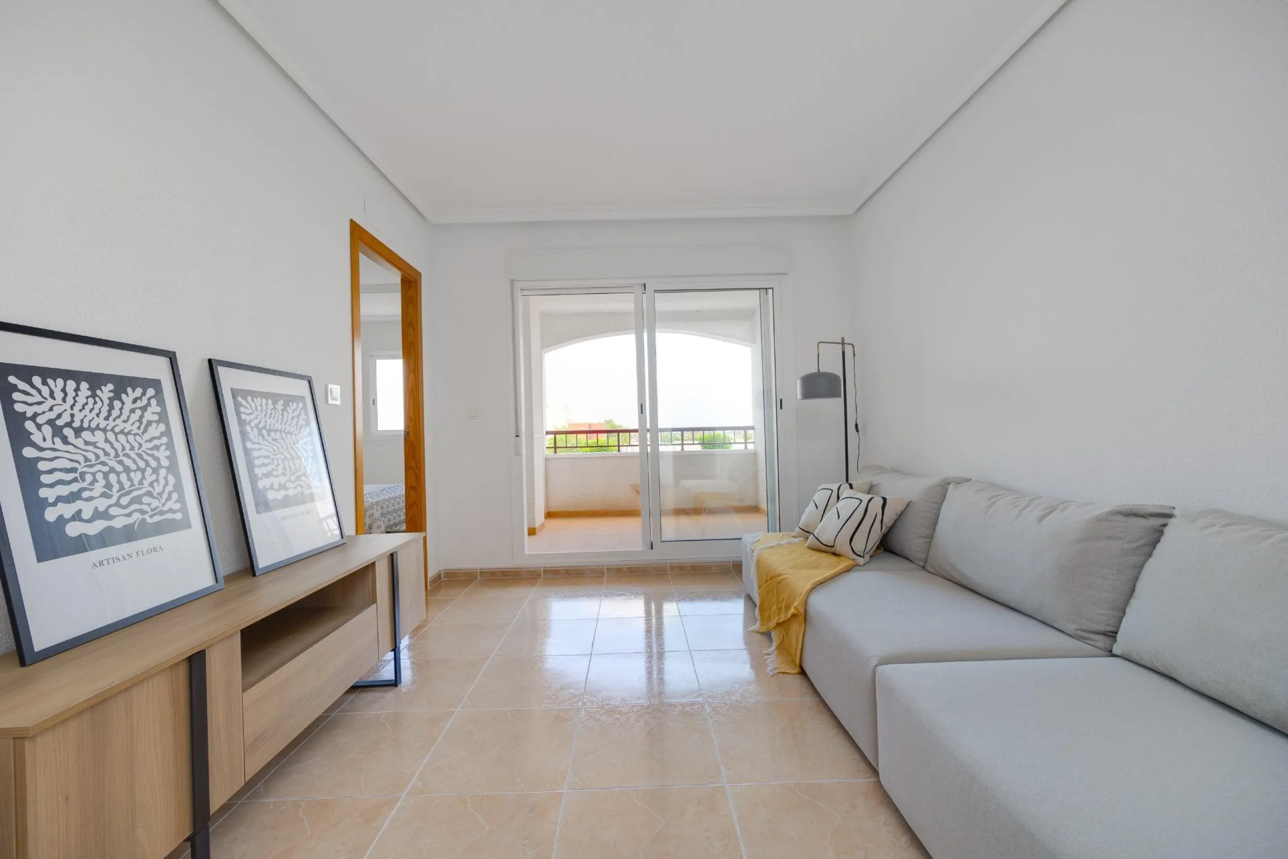 RENOVADO EDIFICIO EN SAN FULGENCIO CON APARTAMENTOS DE 1 DORM. 2 DORM. 3 DORM. DE 52 M2 A 93 M2. CON PISCINA COMUN.
