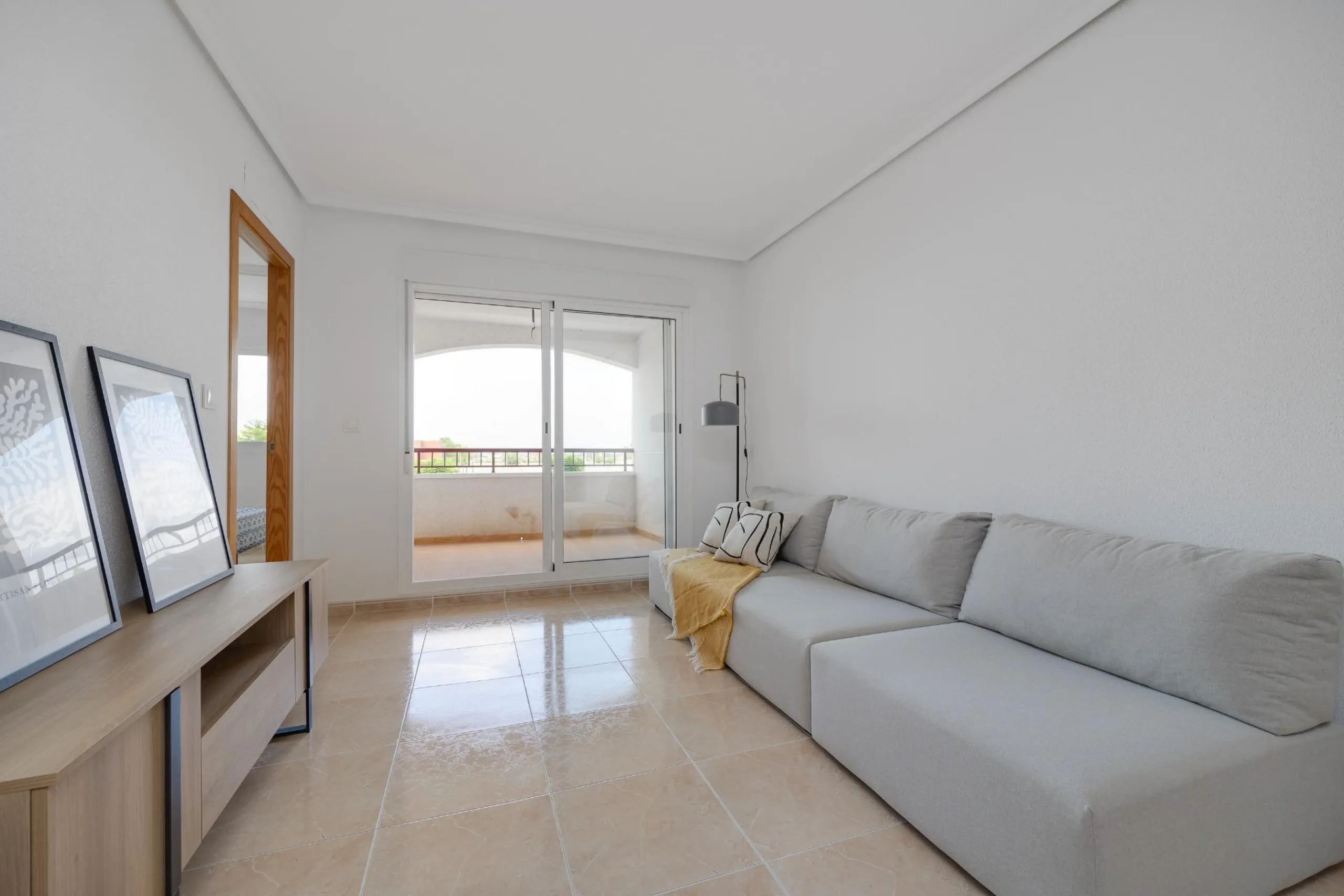 RENOVADO EDIFICIO EN SAN FULGENCIO CON APARTAMENTOS DE 1 DORM. 2 DORM. 3 DORM. DE 52 M2 A 93 M2. CON PISCINA COMUN.