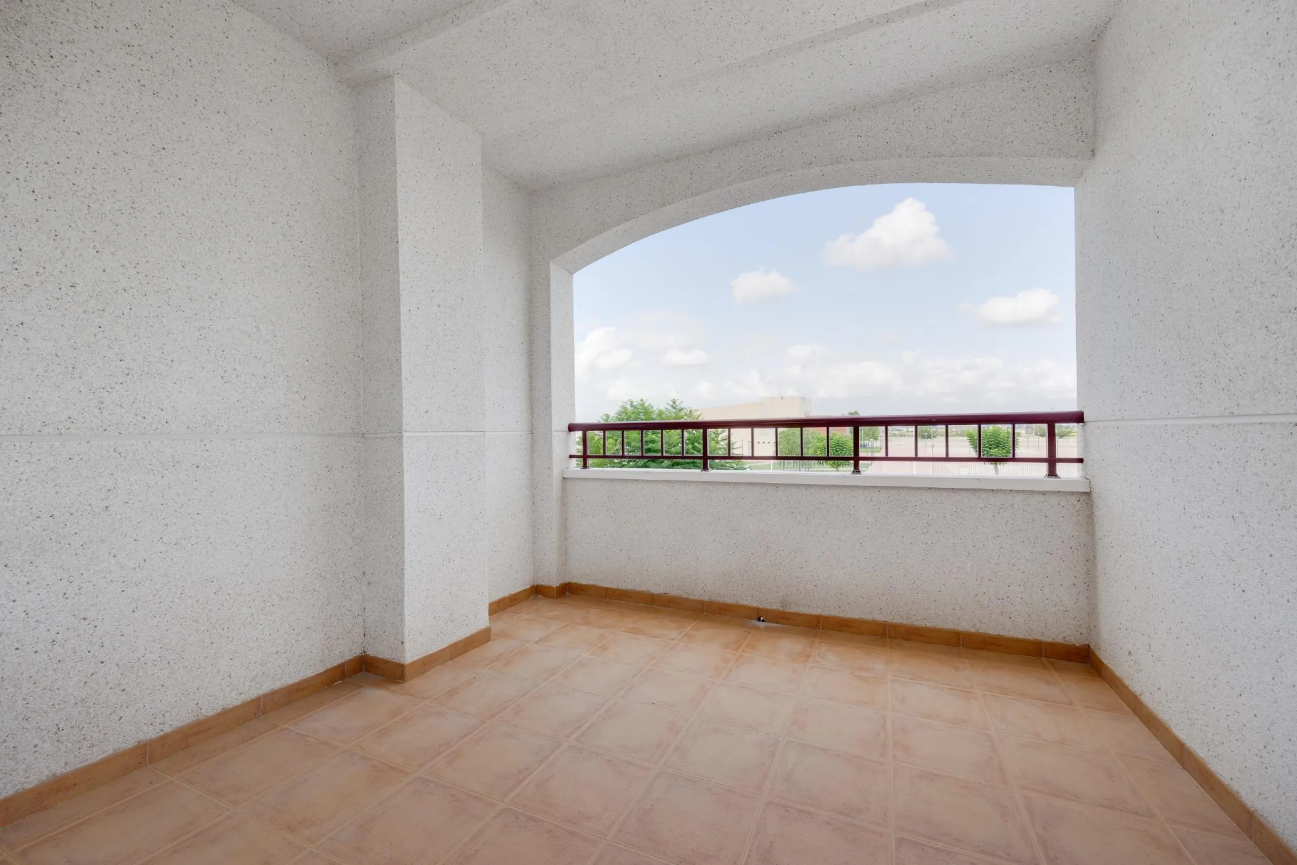 RENOVADO EDIFICIO EN SAN FULGENCIO CON APARTAMENTOS DE 1 DORM. 2 DORM. 3 DORM. DE 52 M2 A 93 M2. CON PISCINA COMUN.