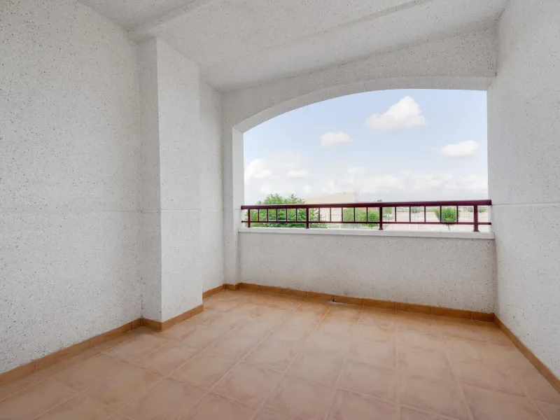 RENOVADO EDIFICIO EN SAN FULGENCIO CON APARTAMENTOS DE 1 DORM. 2 DORM. 3 DORM. DE 52 M2 A 93 M2. CON PISCINA COMUN.