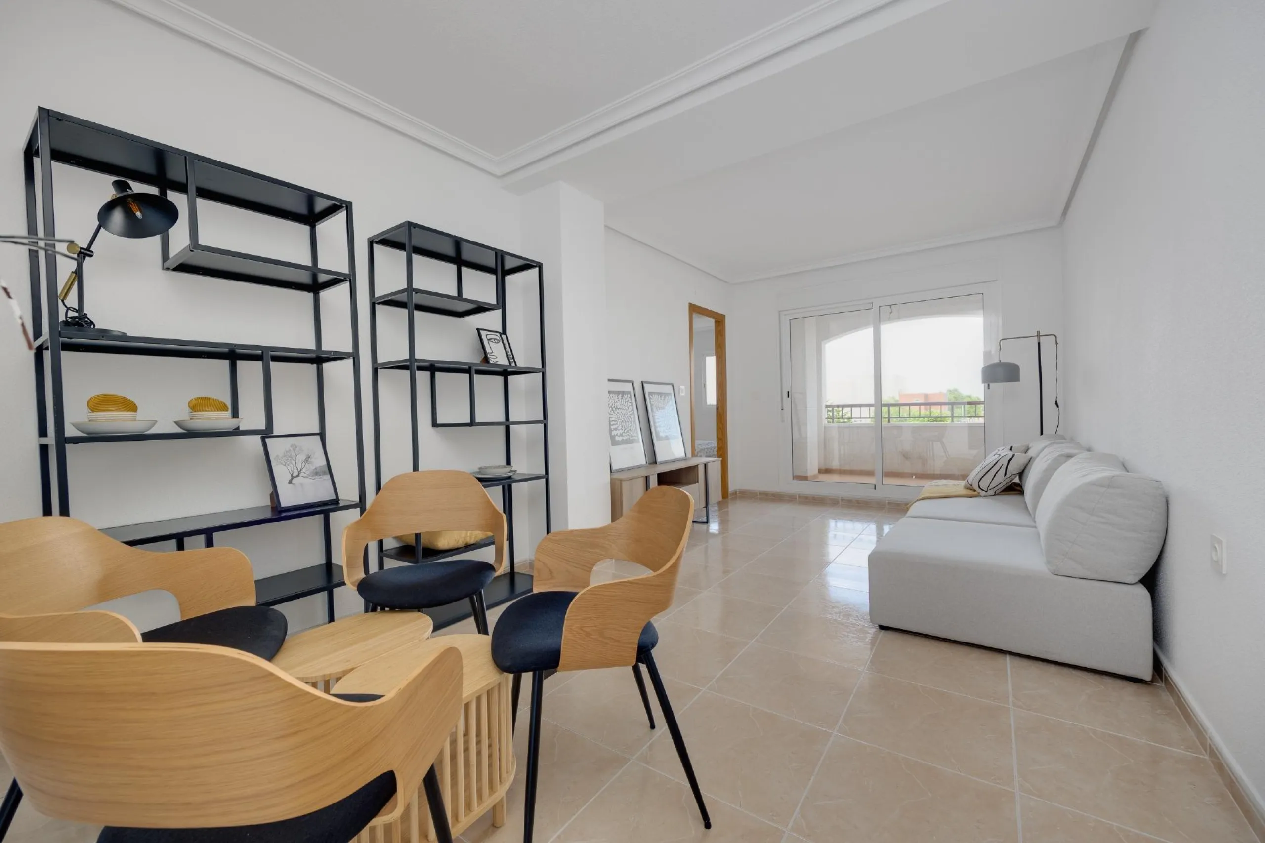 RENOVADO EDIFICIO EN SAN FULGENCIO CON APARTAMENTOS DE 1 DORM. 2 DORM. 3 DORM. DE 52 M2 A 93 M2. CON PISCINA COMUN.