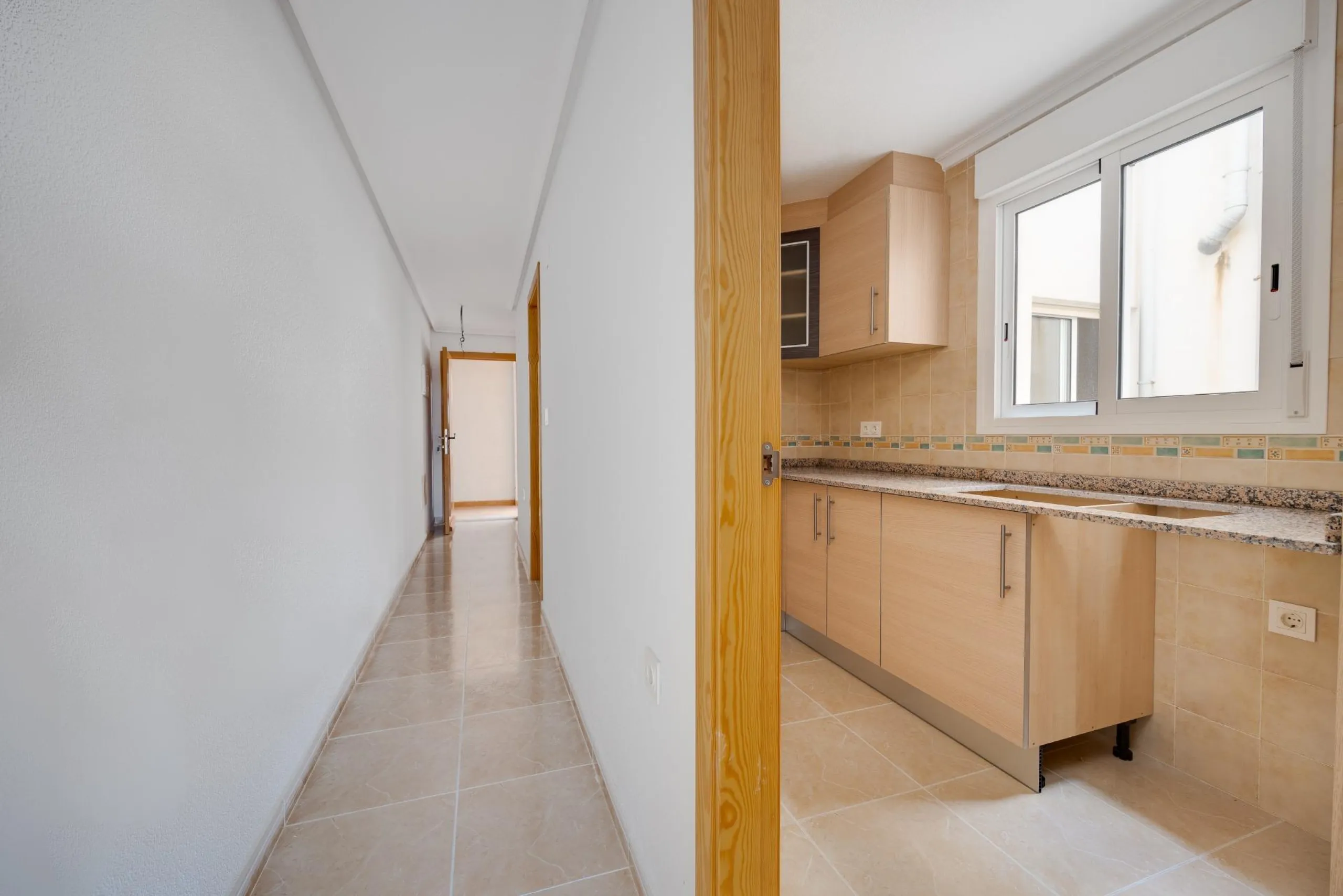 RENOVADO EDIFICIO EN SAN FULGENCIO CON APARTAMENTOS DE 1 DORM. 2 DORM. 3 DORM. DE 52 M2 A 93 M2. CON PISCINA COMUN.