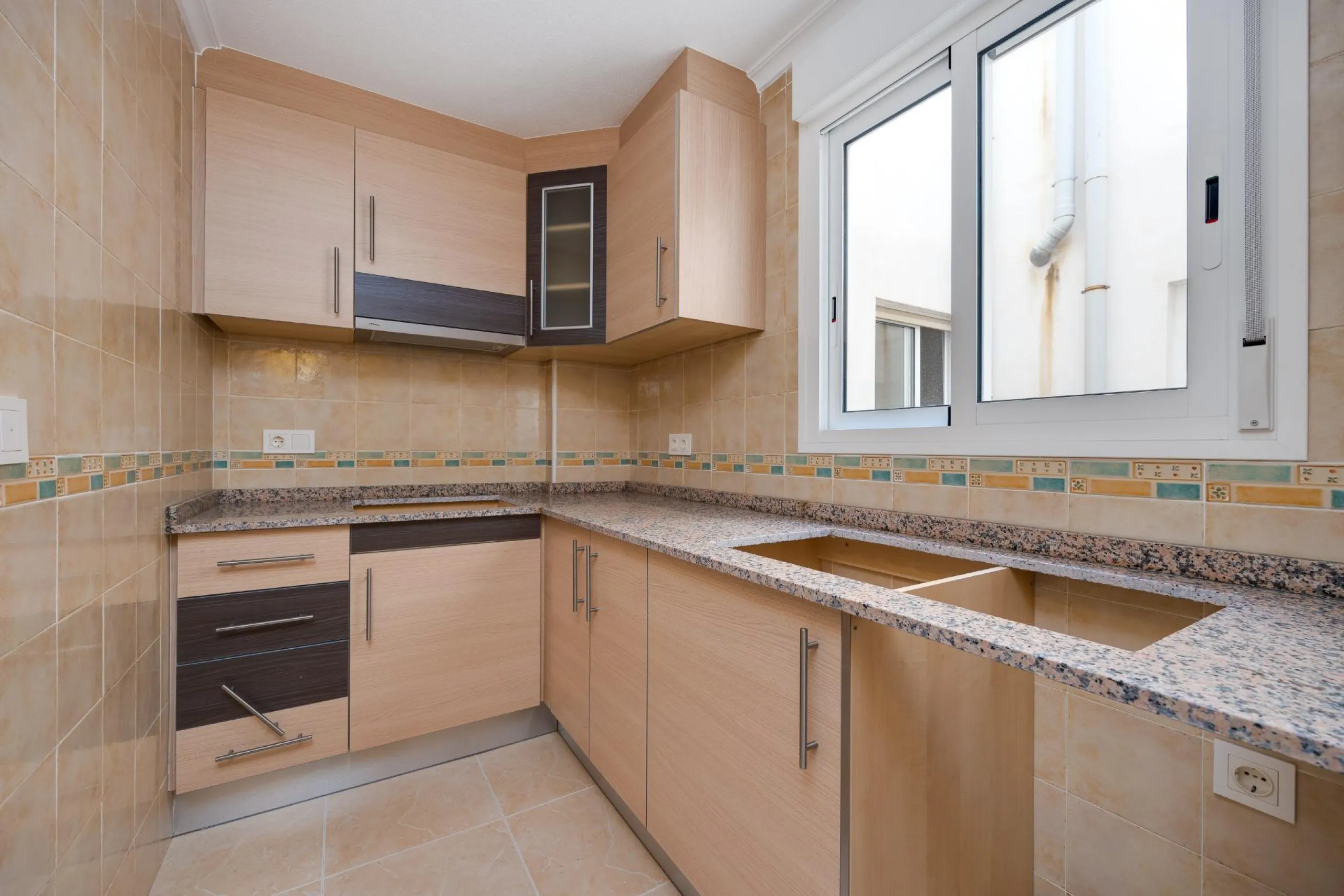 RENOVADO EDIFICIO EN SAN FULGENCIO CON APARTAMENTOS DE 1 DORM. 2 DORM. 3 DORM. DE 52 M2 A 93 M2. CON PISCINA COMUN.