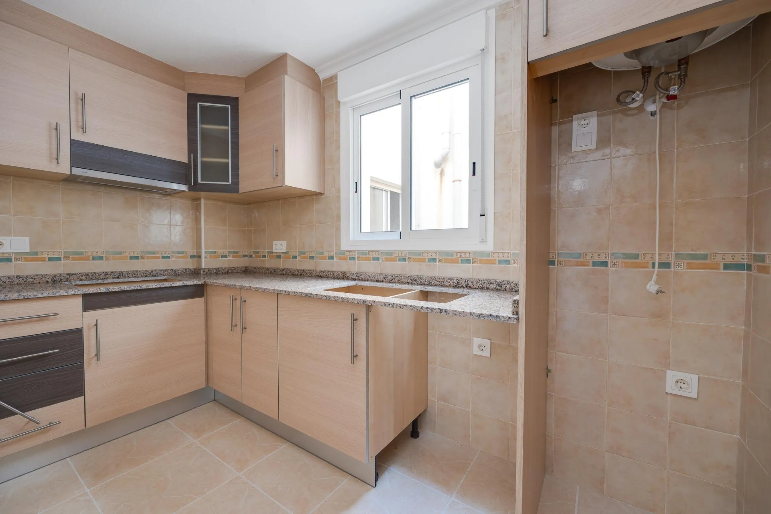RENOVADO EDIFICIO EN SAN FULGENCIO CON APARTAMENTOS DE 1 DORM. 2 DORM. 3 DORM. DE 52 M2 A 93 M2. CON PISCINA COMUN.