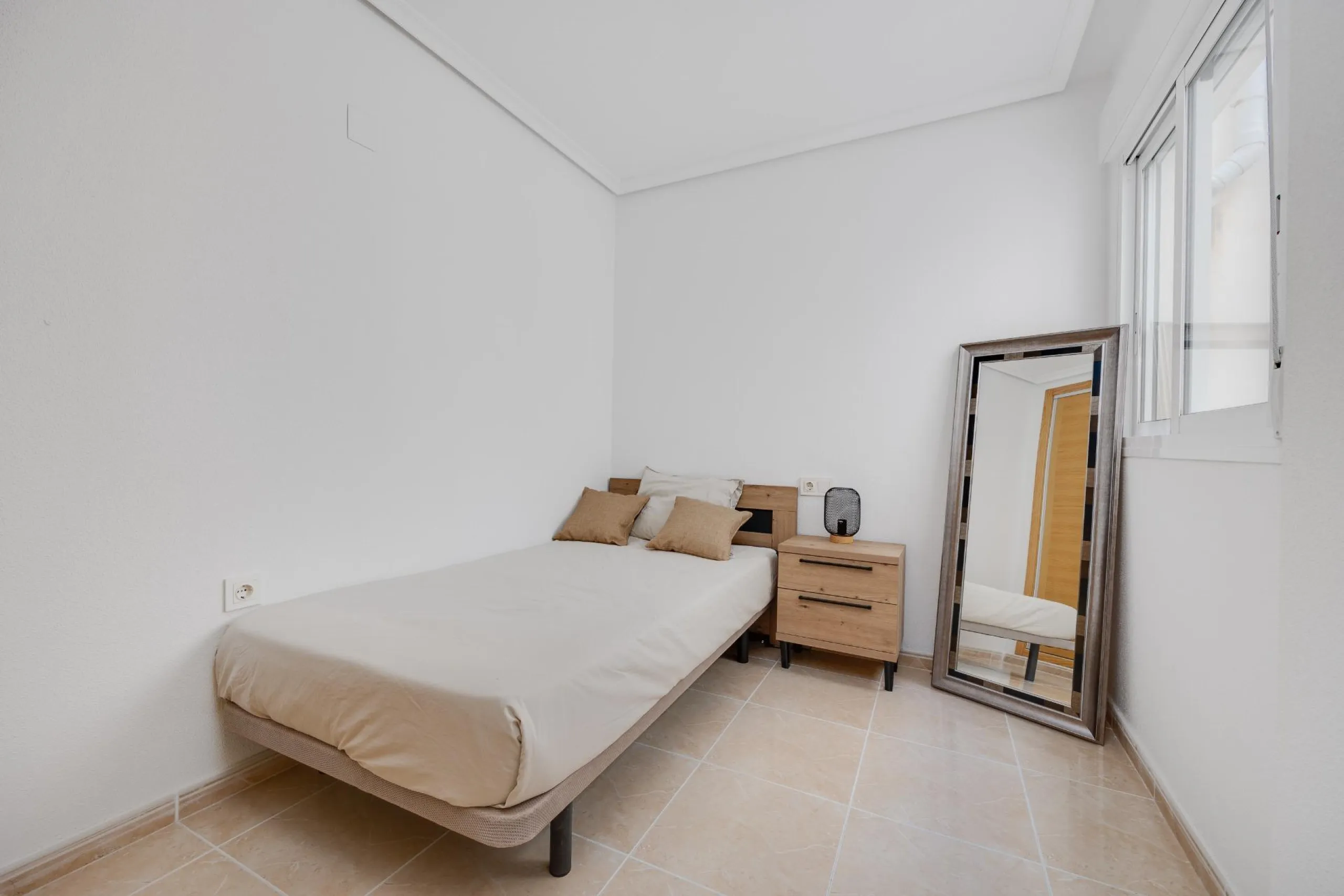 RENOVADO EDIFICIO EN SAN FULGENCIO CON APARTAMENTOS DE 1 DORM. 2 DORM. 3 DORM. DE 52 M2 A 93 M2. CON PISCINA COMUN.